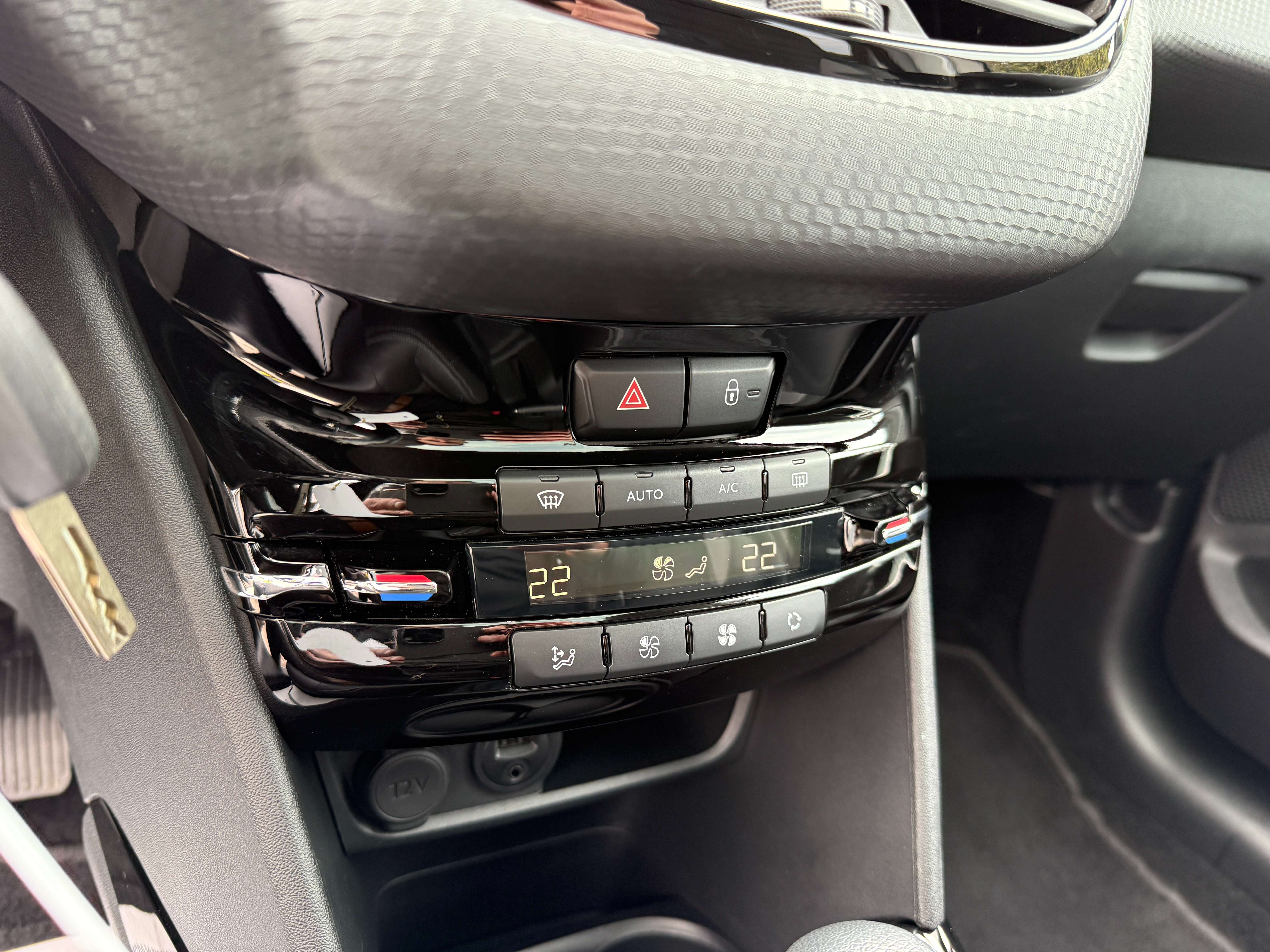 Peugeot 2008 1.2i Allure *Automaat/16.000km!!/Pano dak/Camera* Garage Planckaert