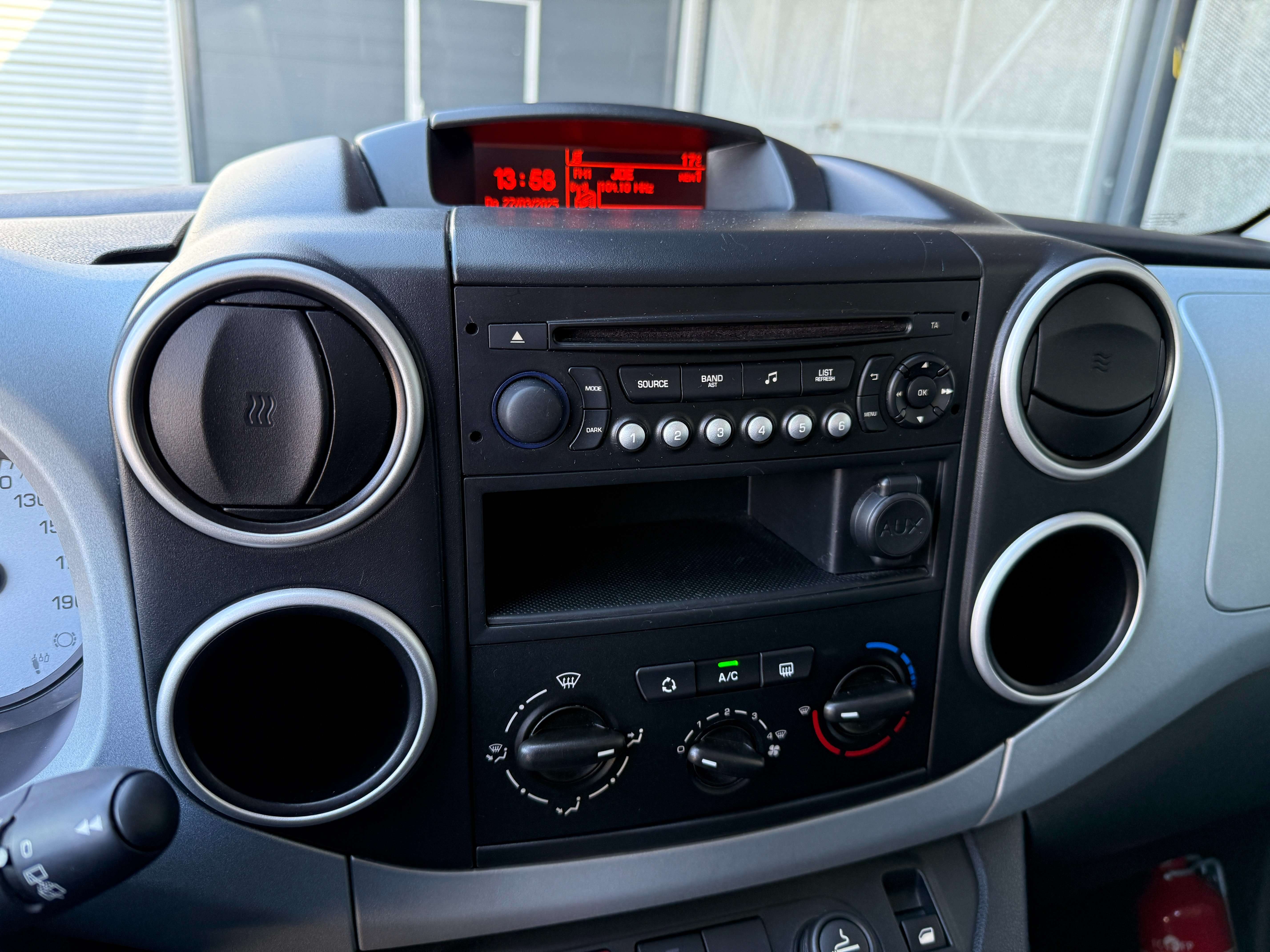 Citroen Berlingo 1.6i Benzine *Bluetooth/usb/led/Trekhaak* Garage Planckaert