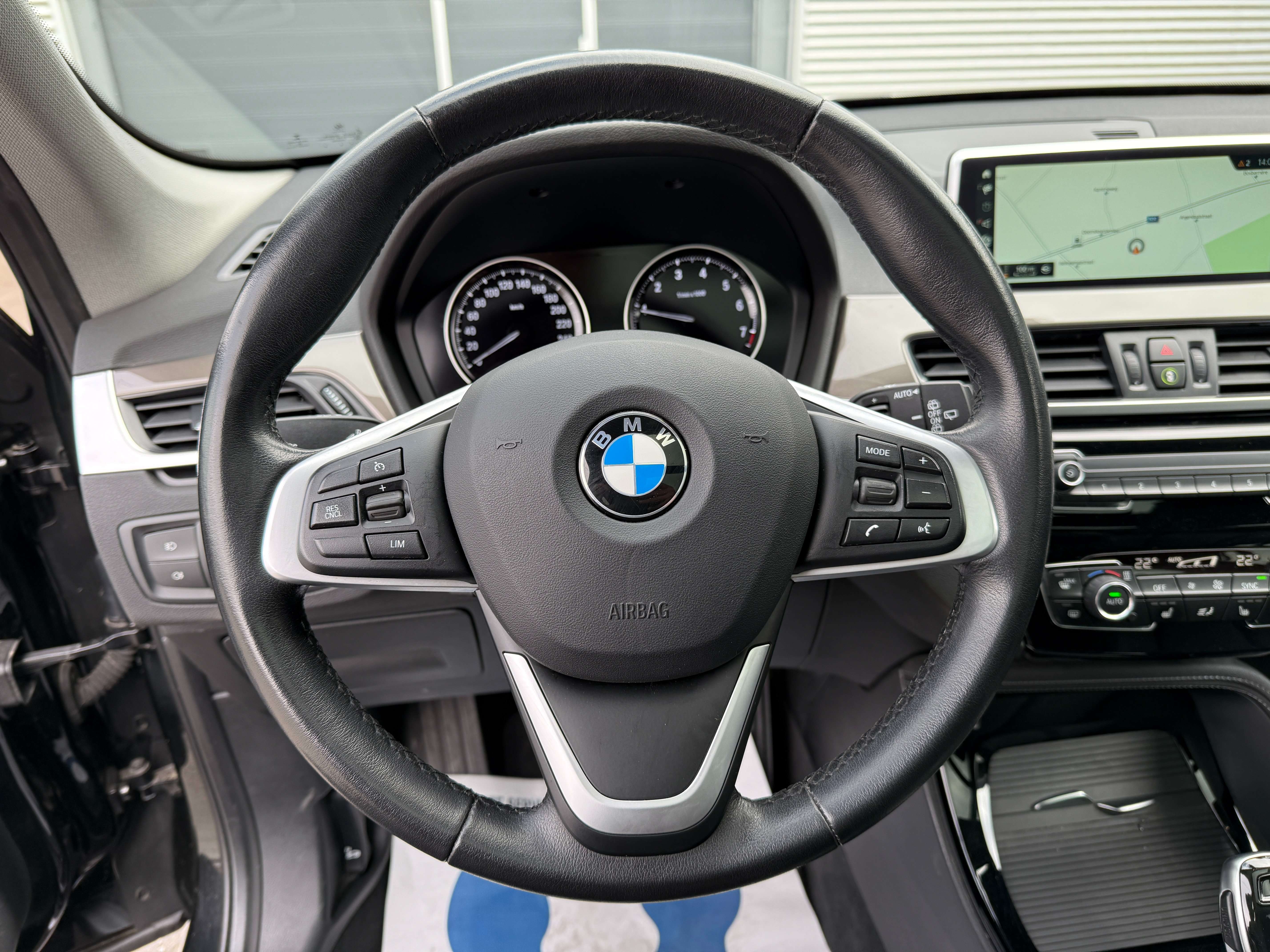 BMW X1 1.5iA sDrive18 OPF X-Line *Pano dak/Head up/Camera Garage Planckaert