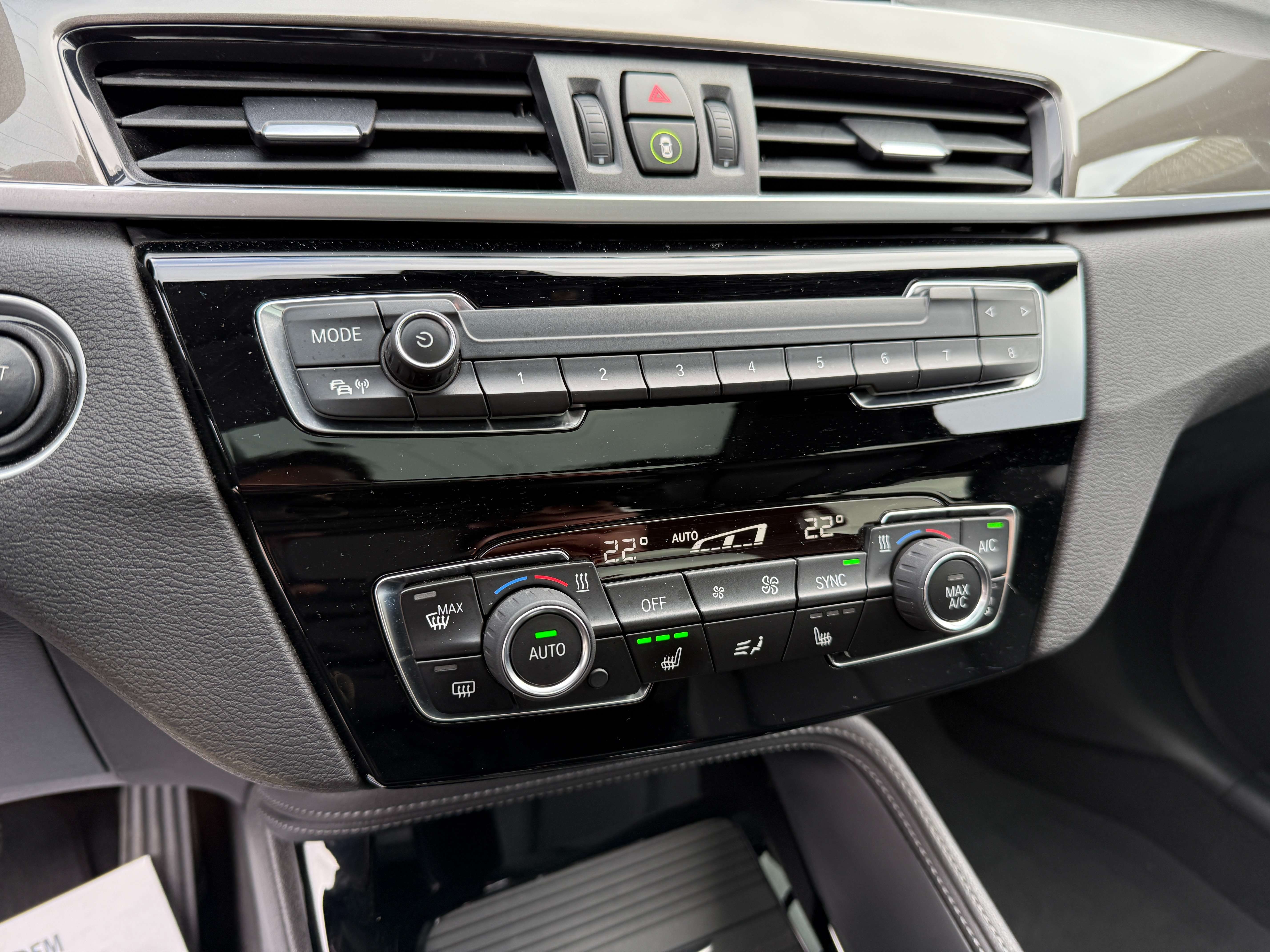BMW X1 1.5iA sDrive18 OPF X-Line *Pano dak/Head up/Camera Garage Planckaert