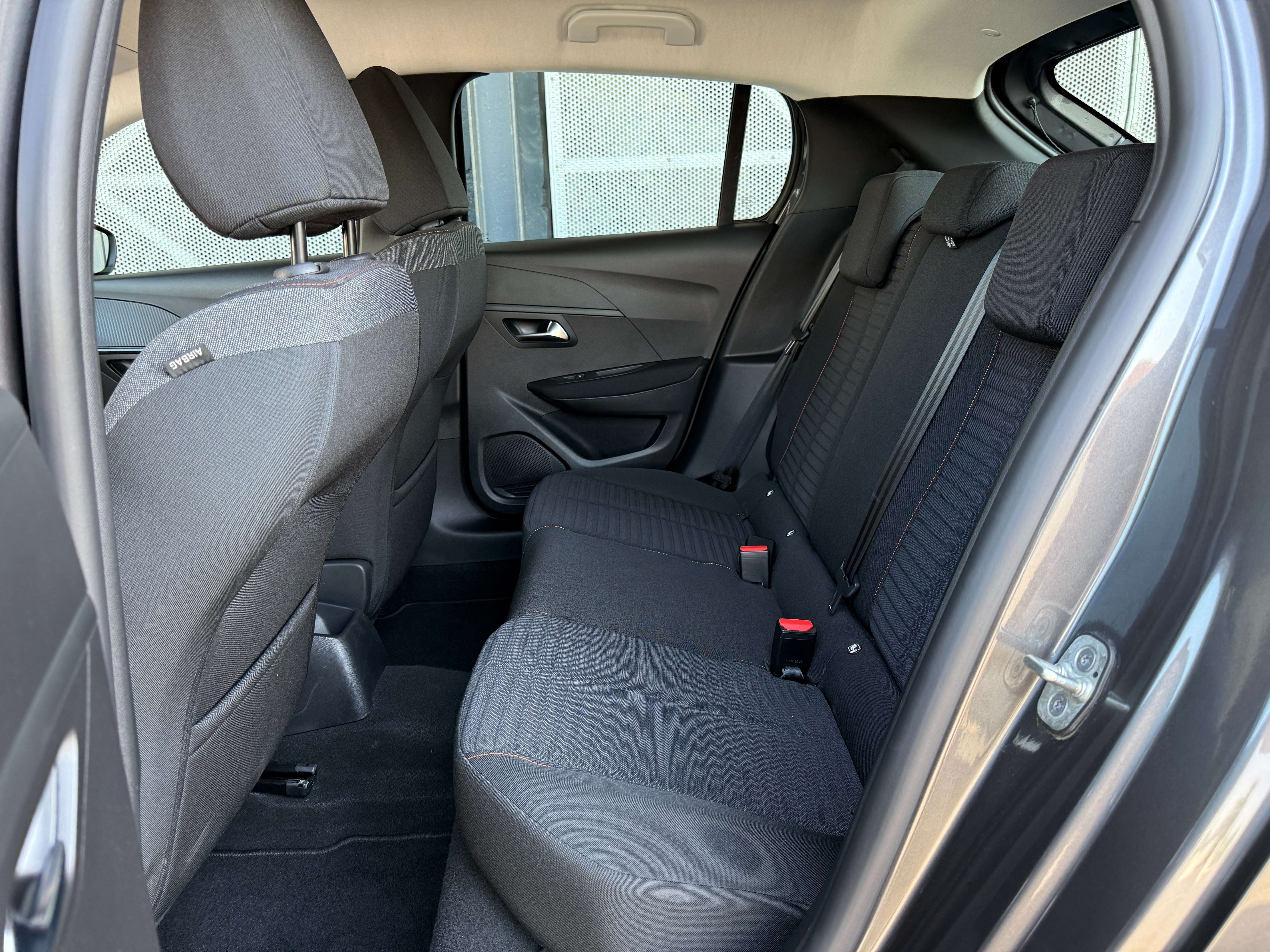 Peugeot 208 1.2i Benzine *Carplay/Pdc/Navi/Bluetooth/Alu/Airco Garage Planckaert
