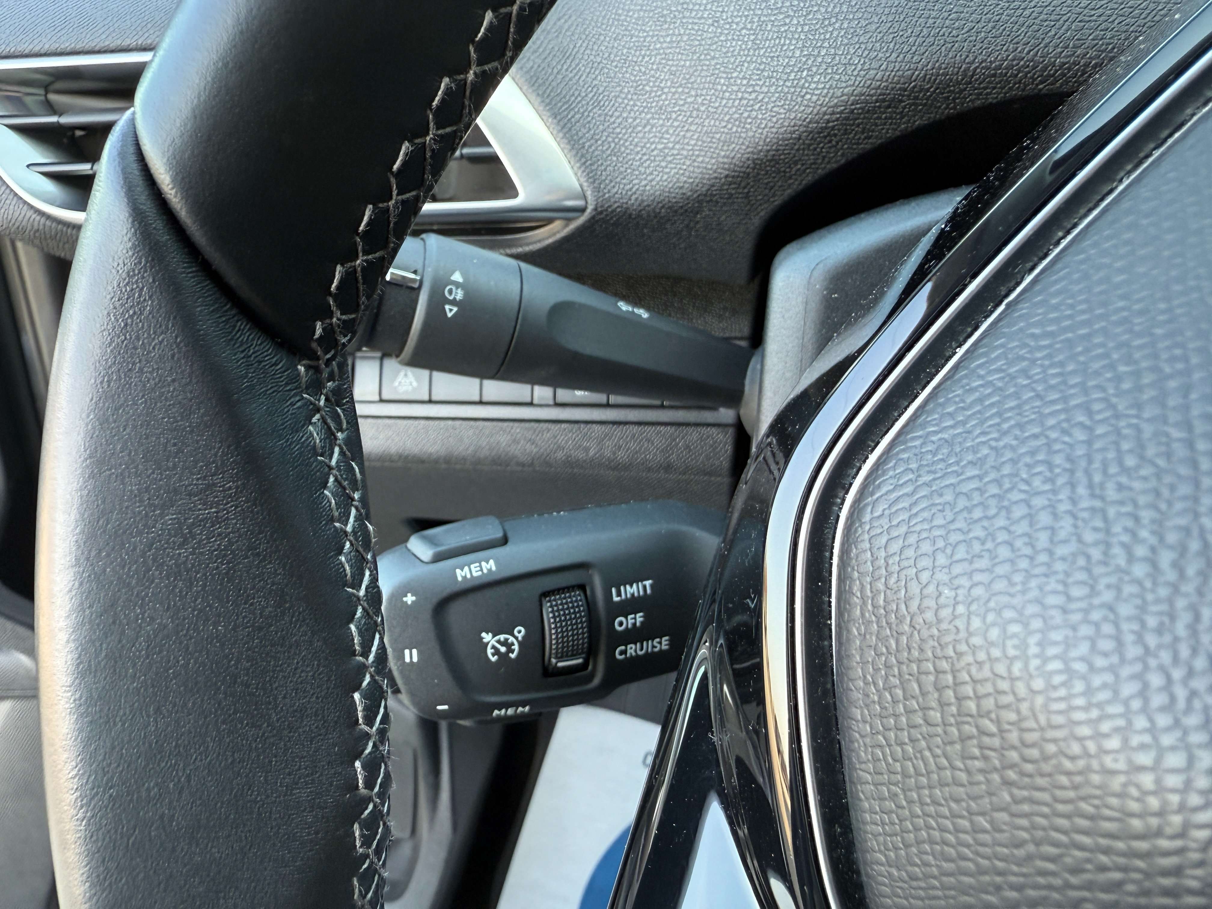 Peugeot 3008 Benzine 131pk Allure **Carplay/Camera/Pdc** Garage Planckaert