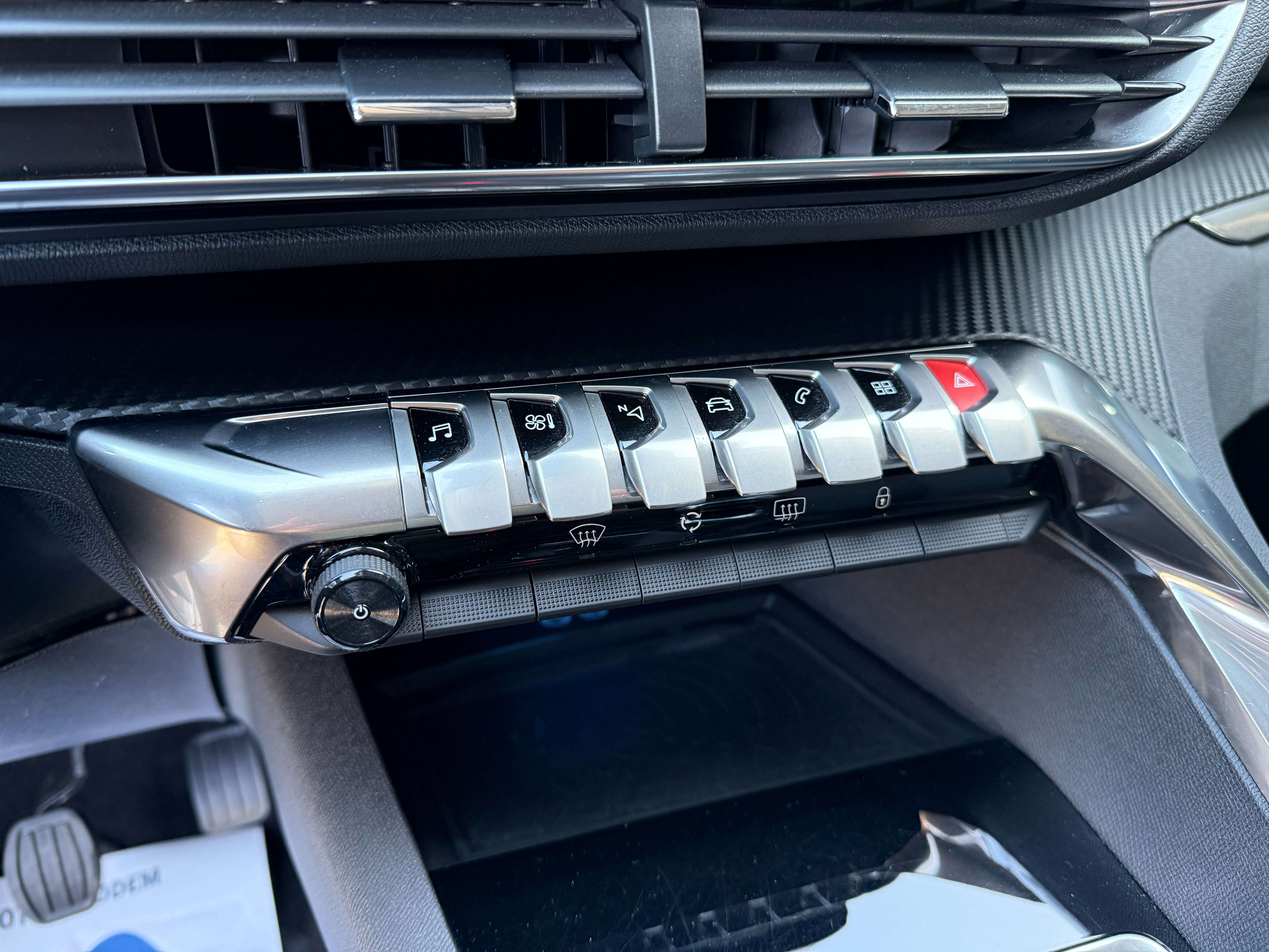 Peugeot 3008 Benzine 131pk Allure **Carplay/Camera/Pdc** Garage Planckaert