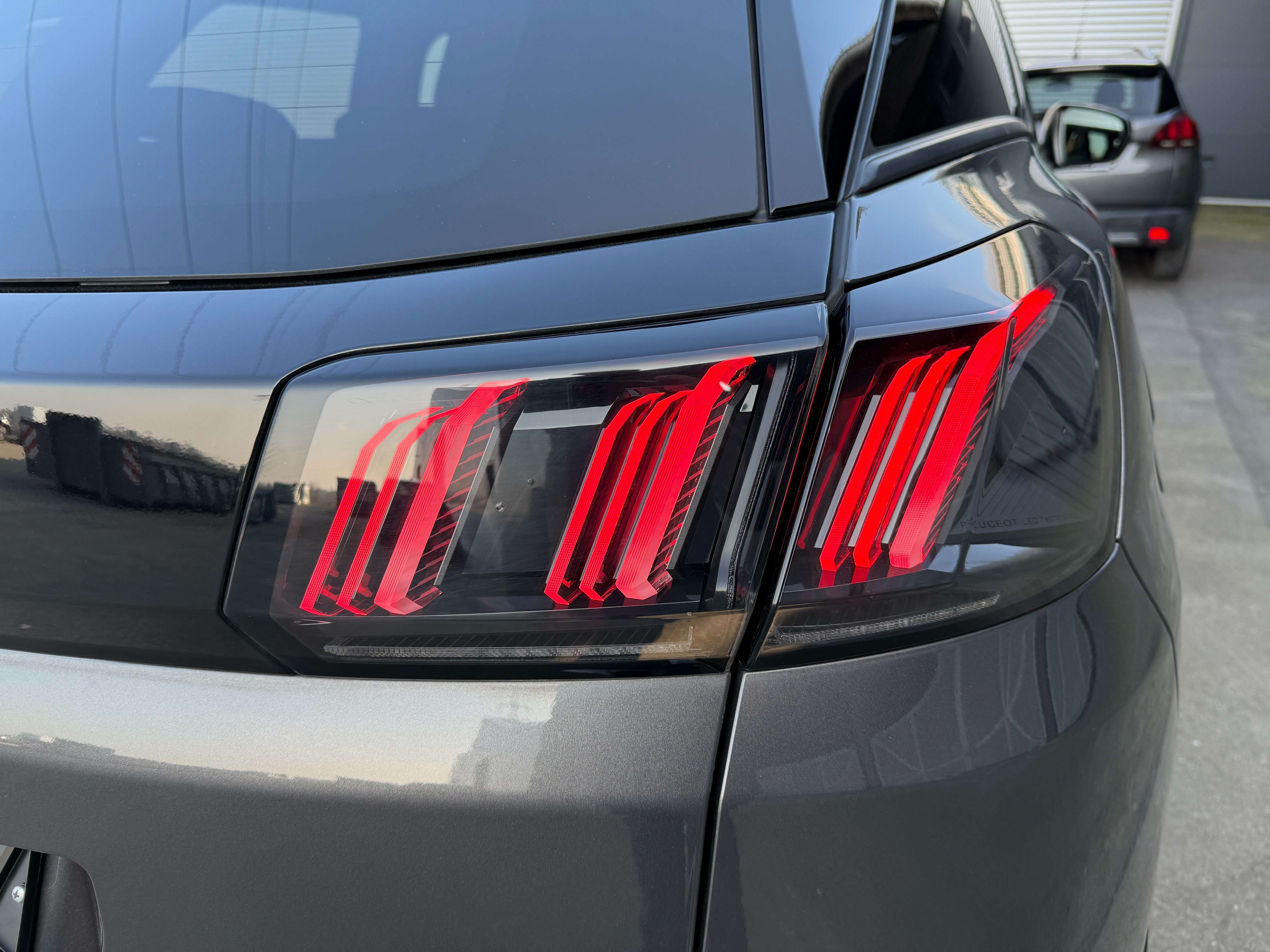 Peugeot 3008 Benzine 131pk Allure **Carplay/Camera/Pdc** Garage Planckaert