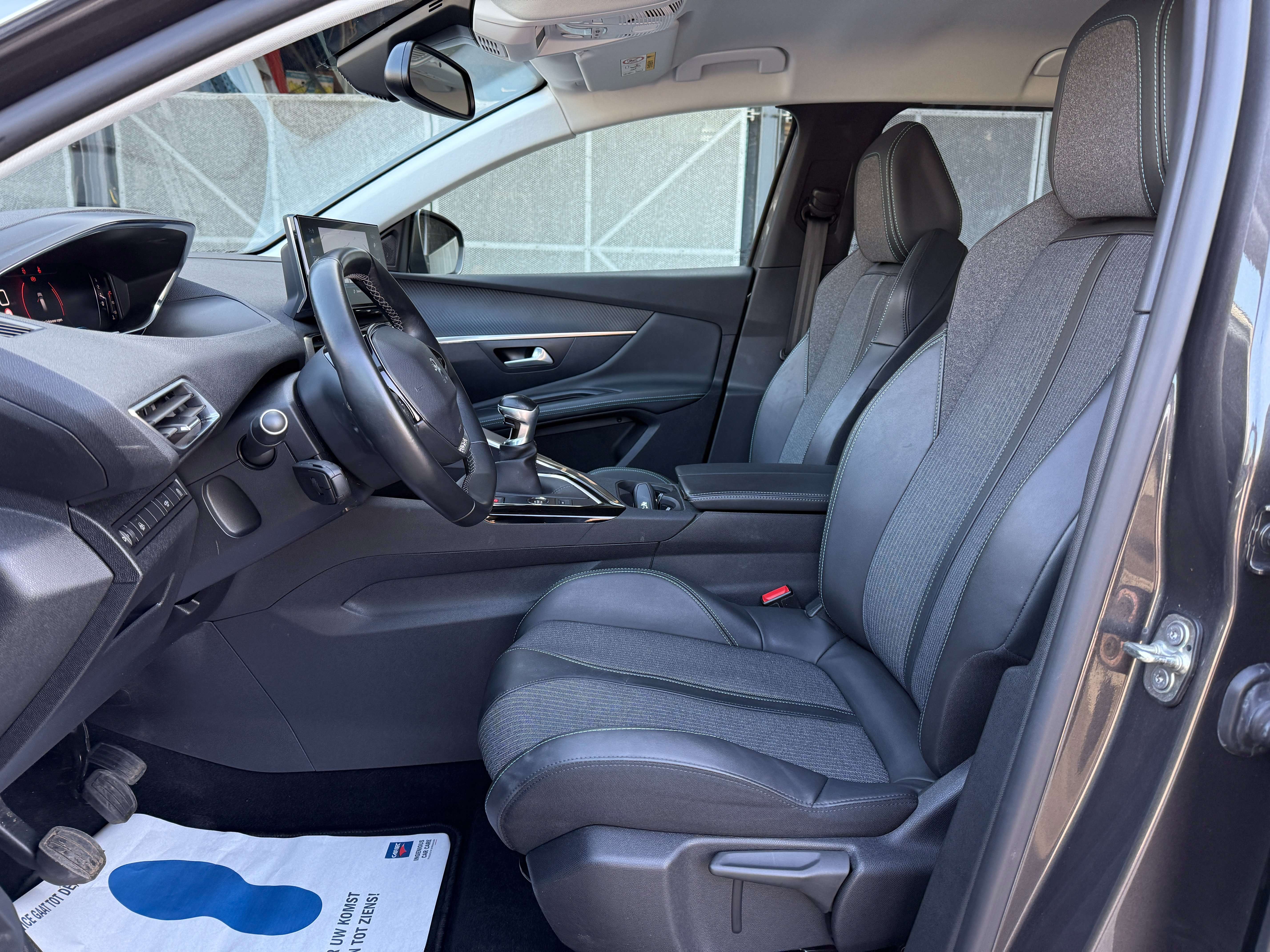 Peugeot 3008 Benzine 131pk Allure **Carplay/Camera/Pdc** Garage Planckaert