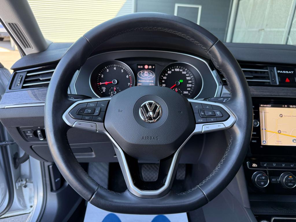 Volkswagen Passat Variant 1.5 TSI OPF DSG Elegance Pano Dak/Trekhaak/Carplay Garage Planckaert