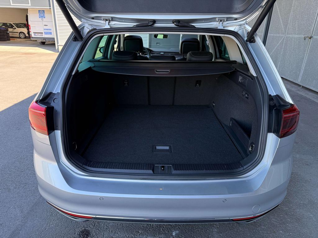 Volkswagen Passat Variant 1.5 TSI OPF DSG Elegance Pano Dak/Trekhaak/Carplay Garage Planckaert
