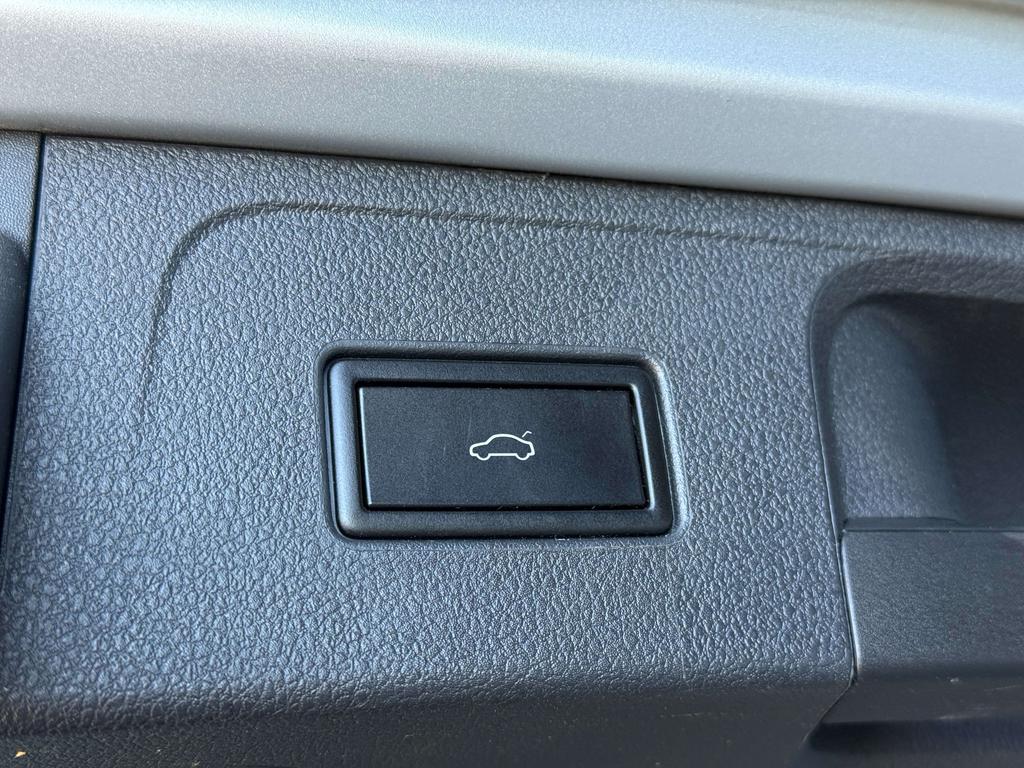 Volkswagen Passat Variant 1.5 TSI OPF DSG Elegance Pano Dak/Trekhaak/Carplay Garage Planckaert