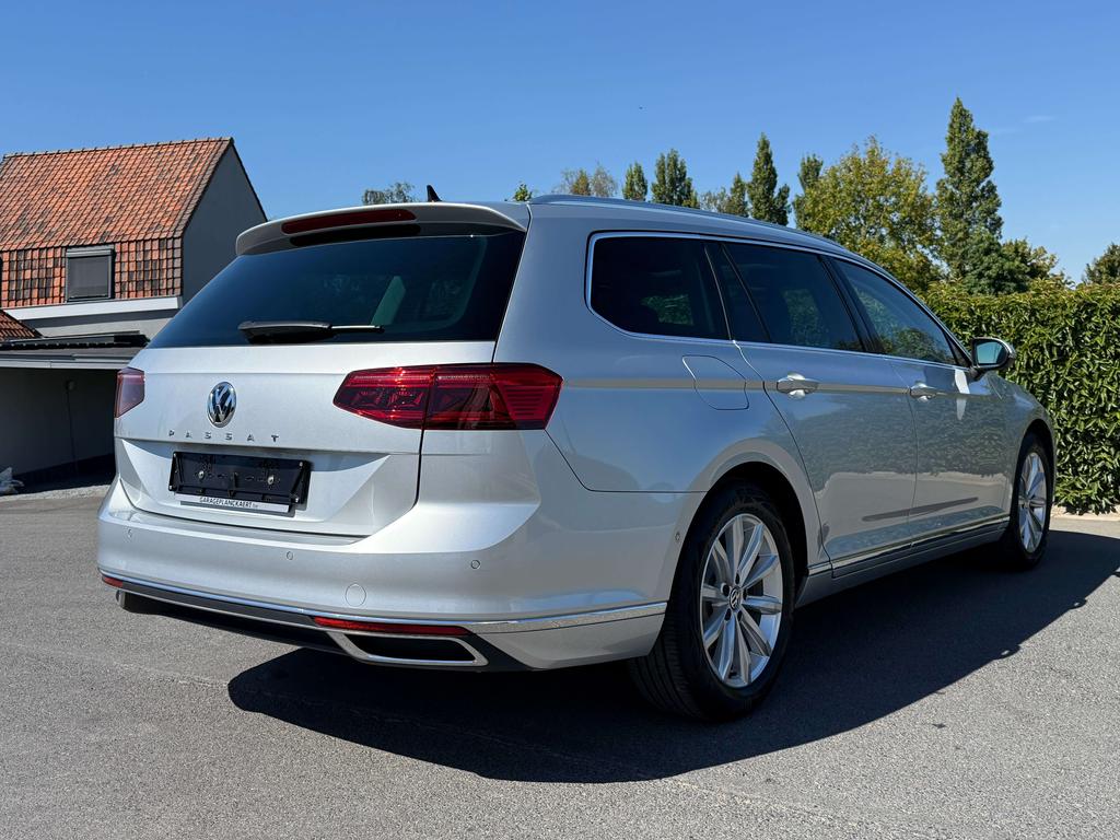 Volkswagen Passat Variant 1.5 TSI OPF DSG Elegance Pano Dak/Trekhaak/Carplay Garage Planckaert