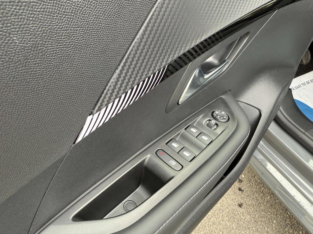 Peugeot 208 Allure 1.2i Benzine 100pk *360°camera /Carplay* Garage Planckaert