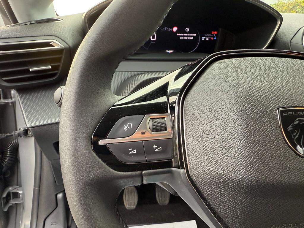 Peugeot 208 Allure 1.2i Benzine 100pk *360°camera /Carplay* Garage Planckaert