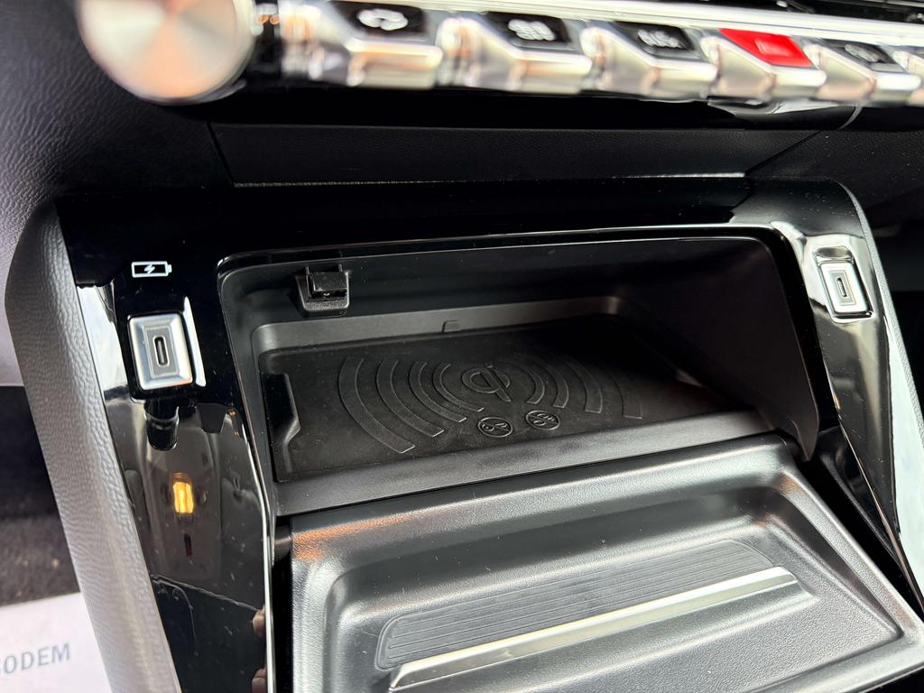 Peugeot 208 Allure 1.2i Benzine 100pk *360°camera /Carplay* Garage Planckaert