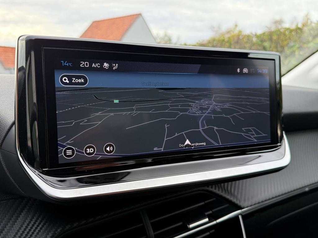 Peugeot 208 Allure 1.2i Benzine 100pk *360°camera /Carplay* Garage Planckaert