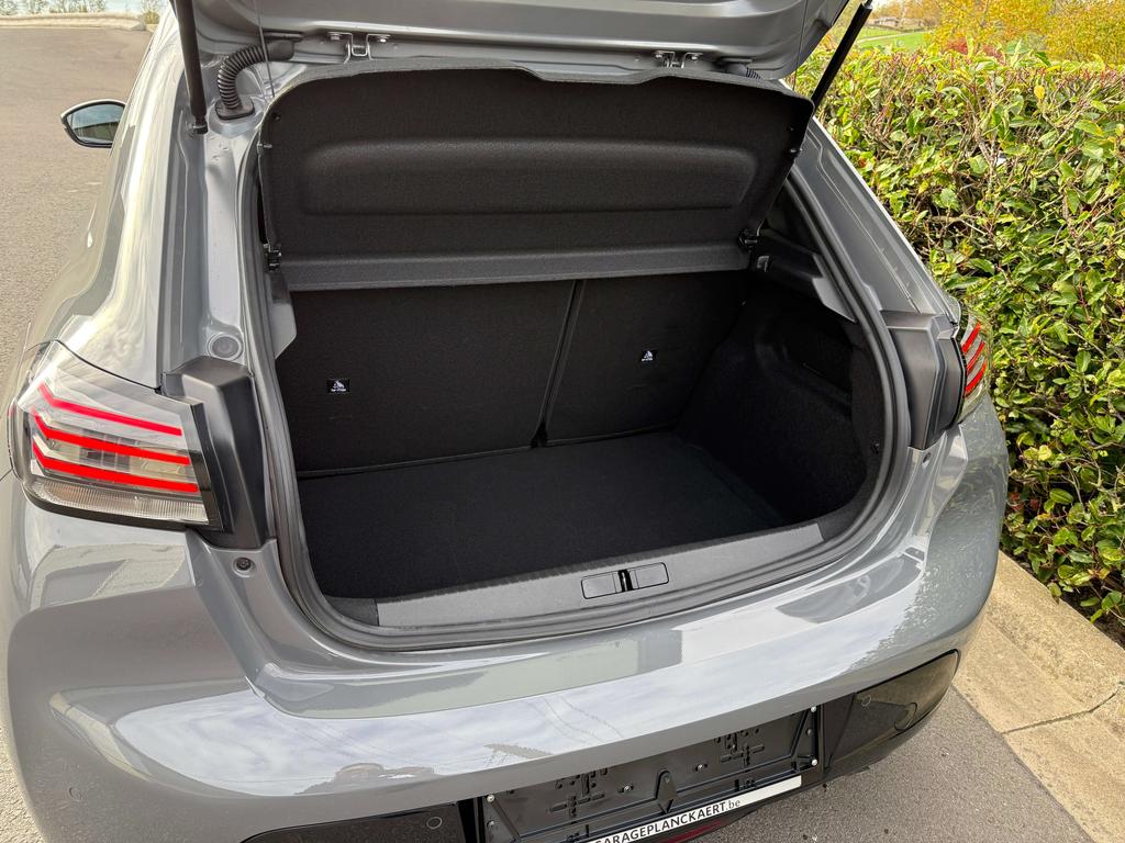 Peugeot 208 Allure 1.2i Benzine 100pk *360°camera /Carplay* Garage Planckaert