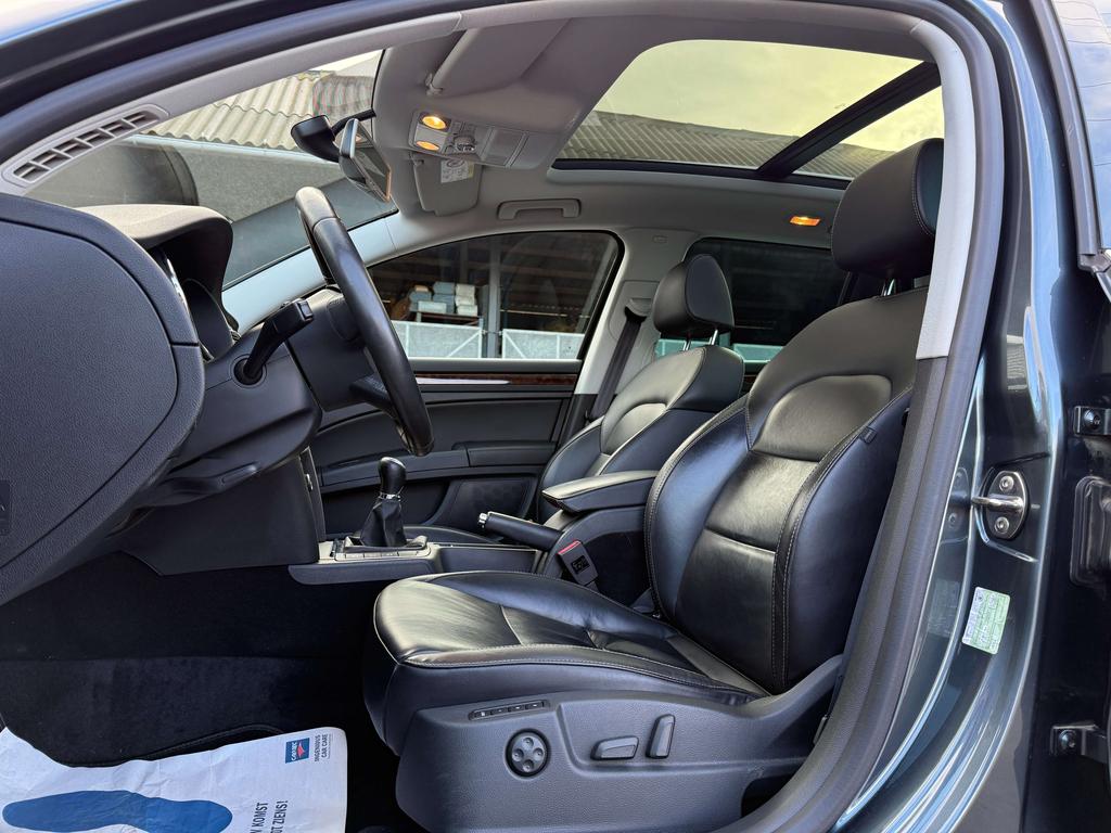 Skoda Superb Combi 2.0 TDI * Pano dak / leder / Pdc * Garage Planckaert