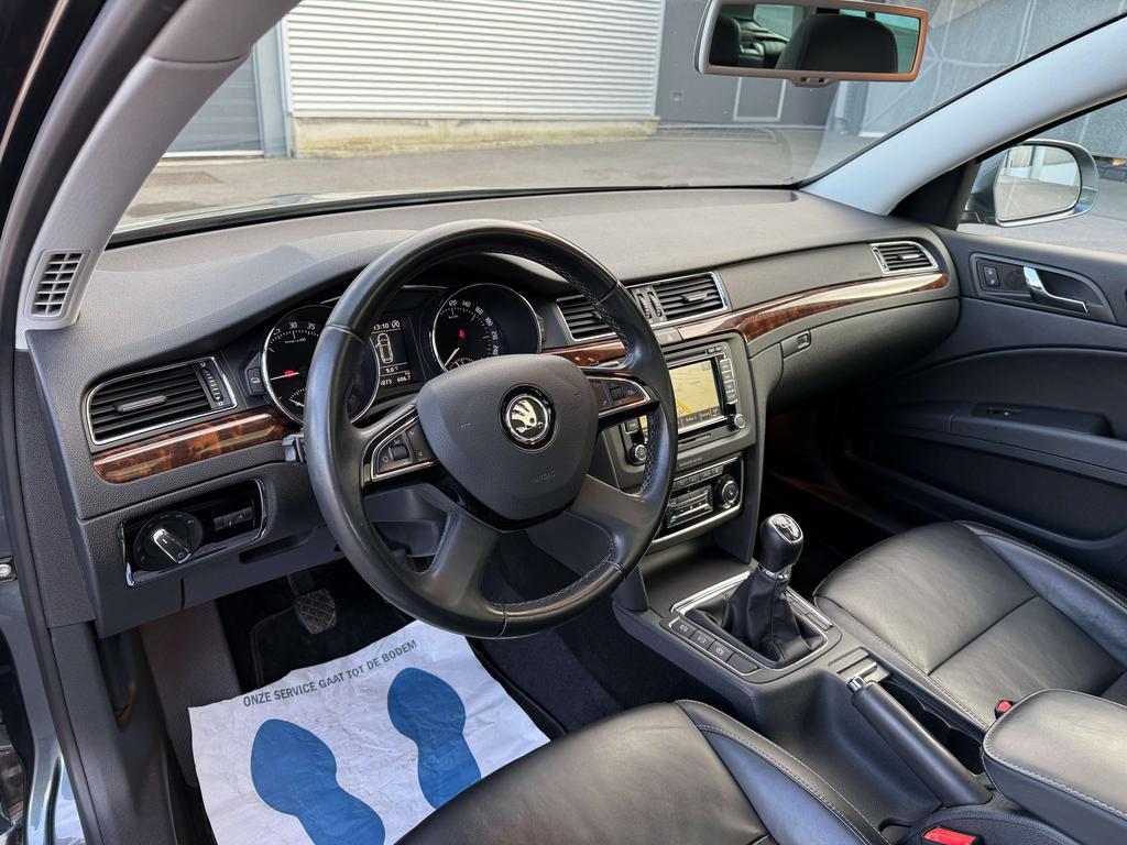 Skoda Superb Combi 2.0 TDI * Pano dak / leder / Pdc * Garage Planckaert