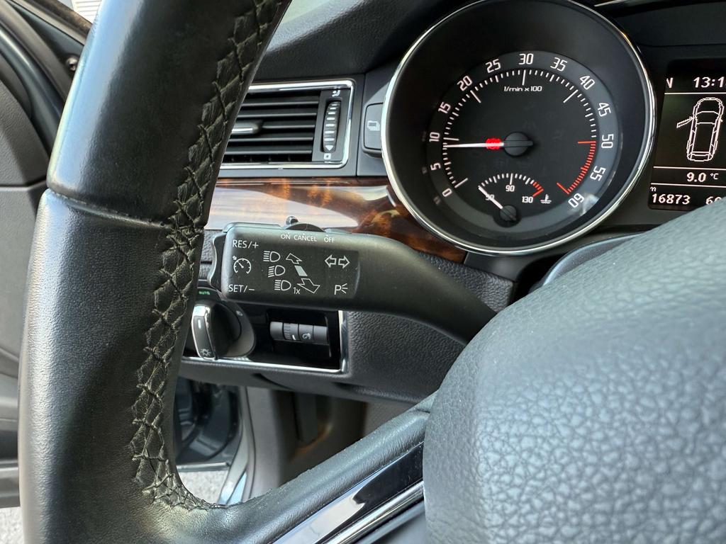 Skoda Superb Combi 2.0 TDI * Pano dak / leder / Pdc * Garage Planckaert