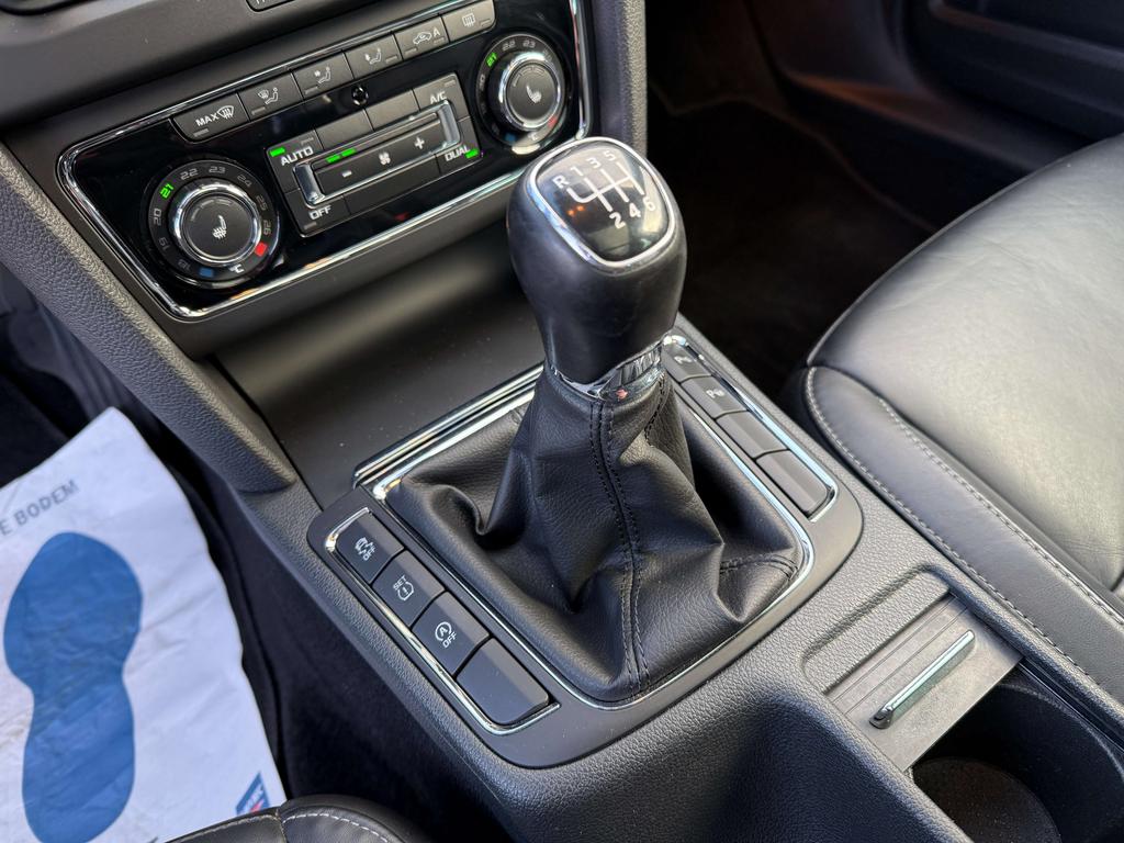 Skoda Superb Combi 2.0 TDI * Pano dak / leder / Pdc * Garage Planckaert