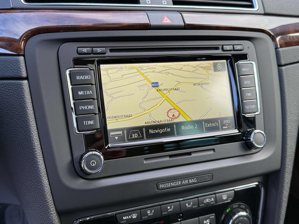 Skoda Superb Combi 2.0 TDI * Pano dak / leder / Pdc * Garage Planckaert