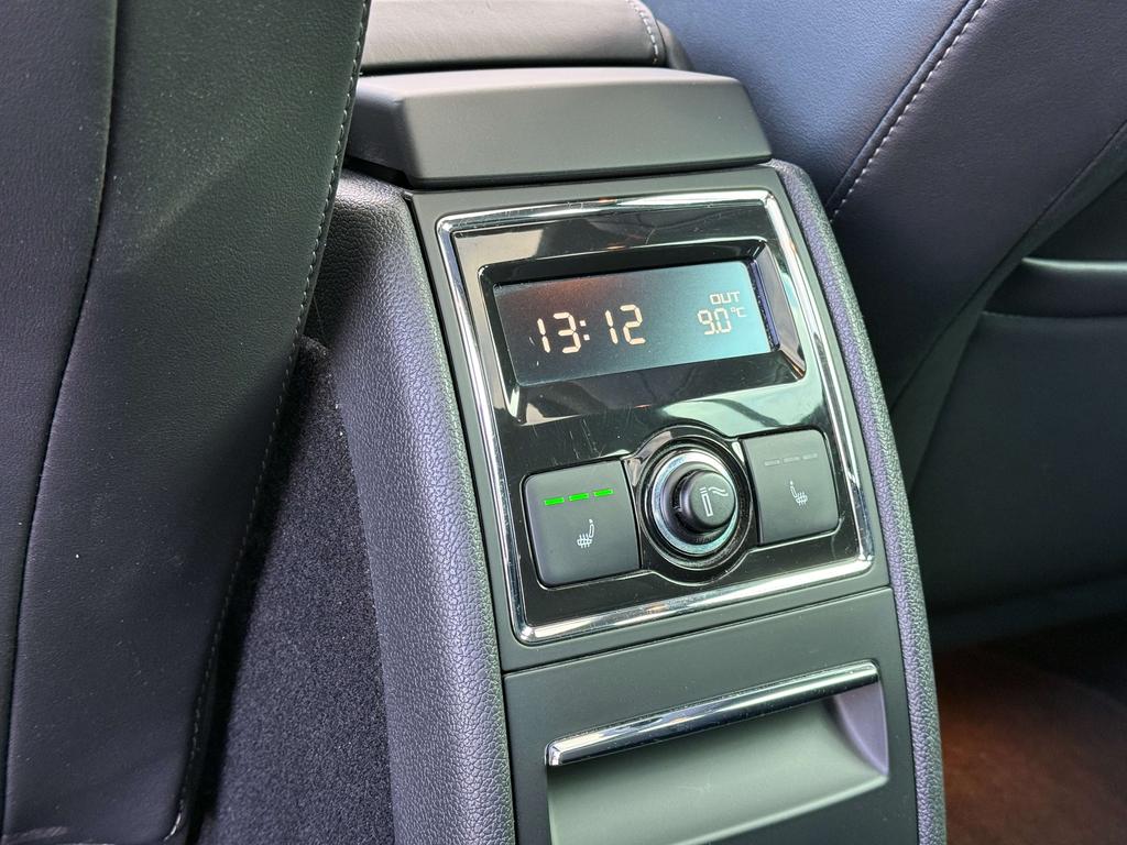 Skoda Superb Combi 2.0 TDI * Pano dak / leder / Pdc * Garage Planckaert