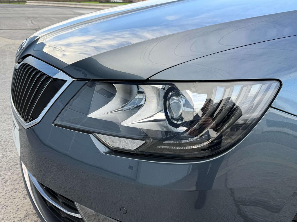Skoda Superb Combi 2.0 TDI * Pano dak / leder / Pdc * Garage Planckaert