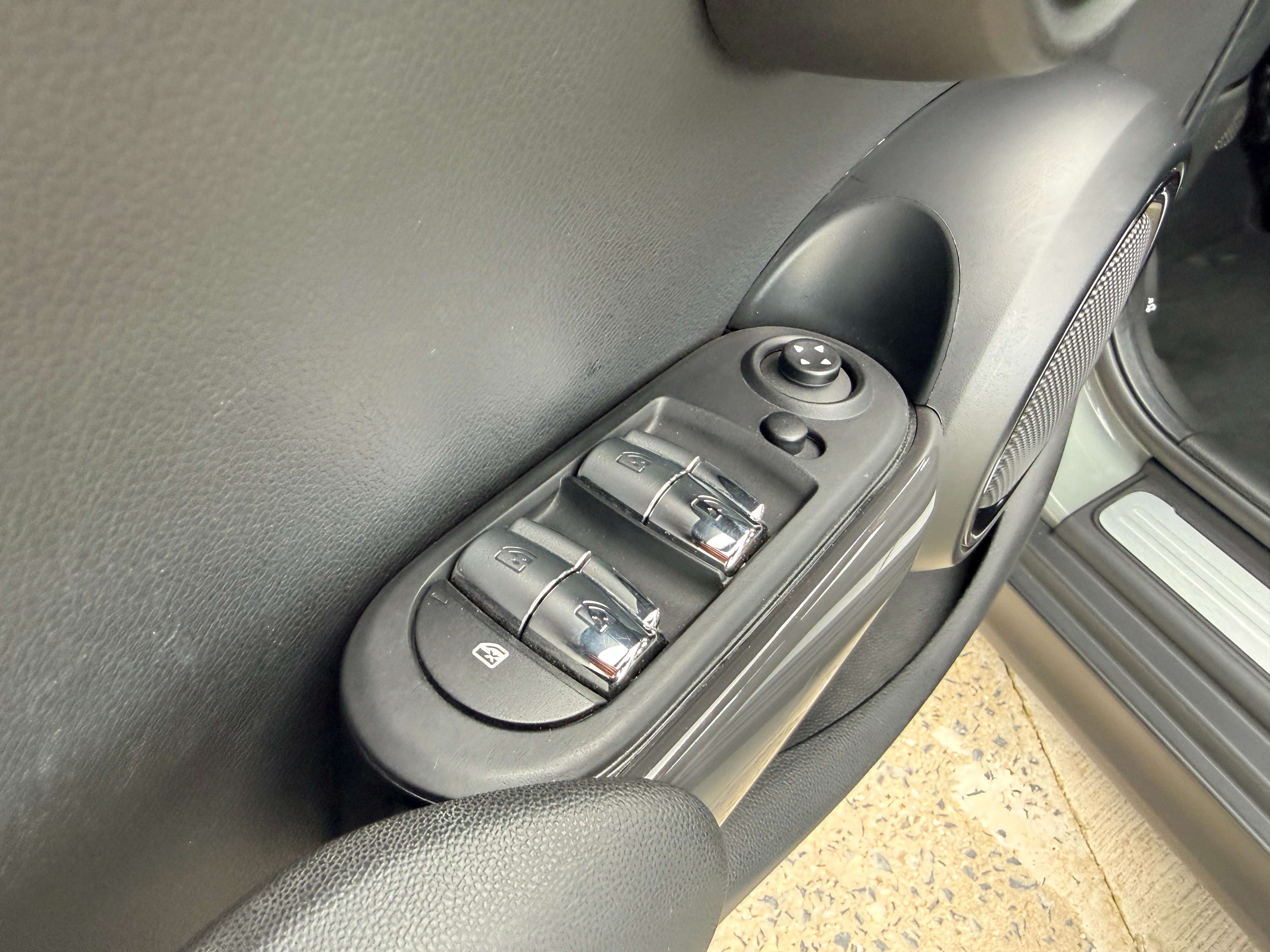 MINI One 1.5i Benzine 36.000km! * Moonwalk Grey * Garage Planckaert