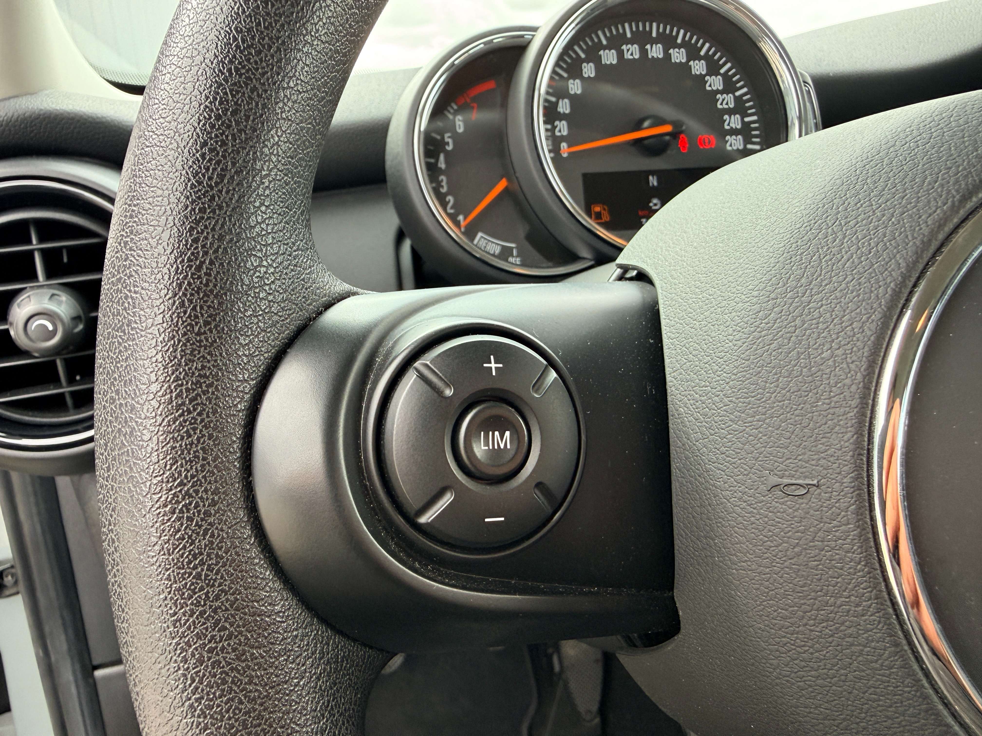 MINI One 1.5i Benzine 36.000km! * Moonwalk Grey * Garage Planckaert