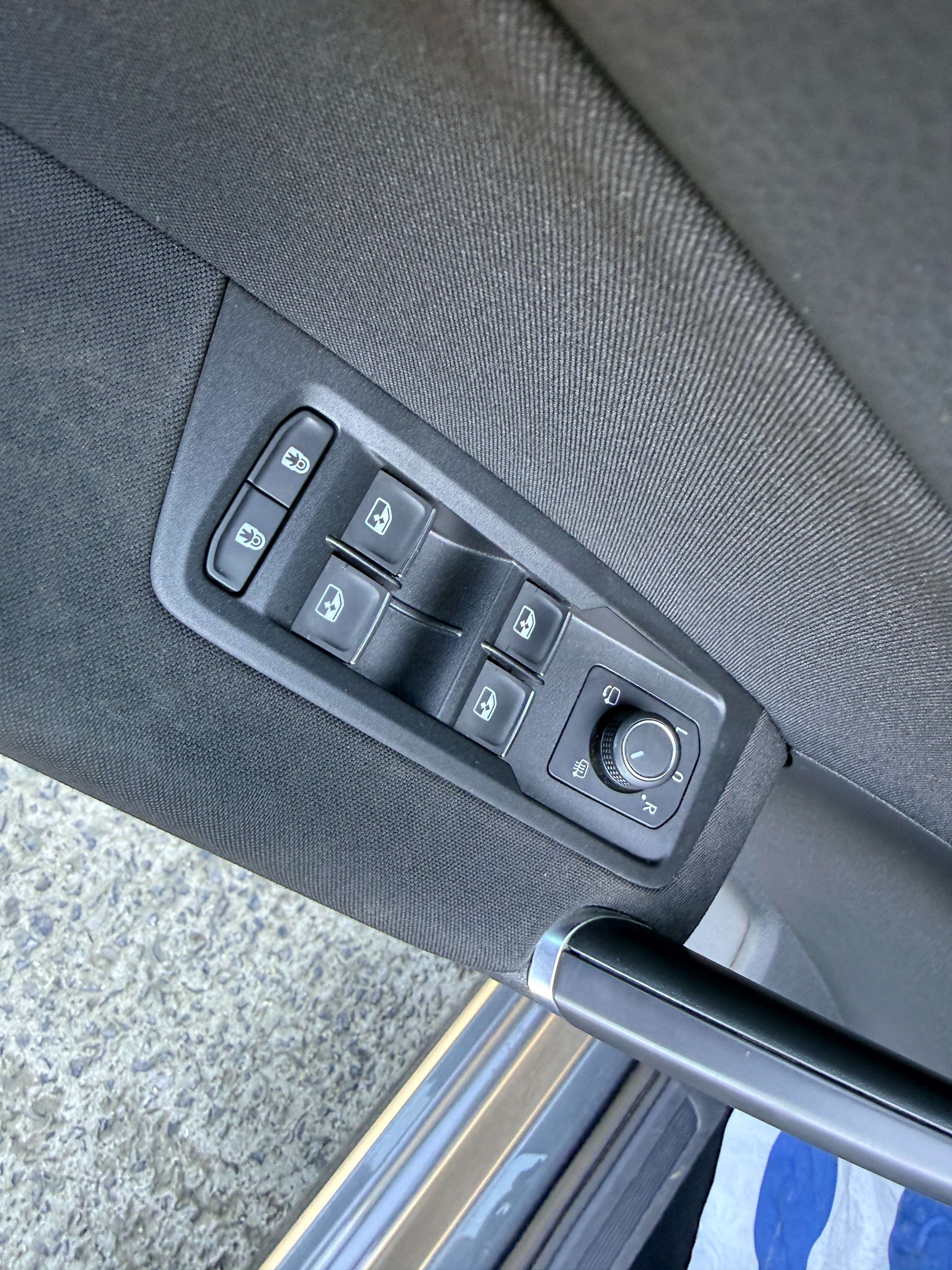 Volkswagen Touran 1.5 TSI Highline DSG 150pk *Automaat/Carplay/PDC/Panoramisch dak* Garage Planckaert