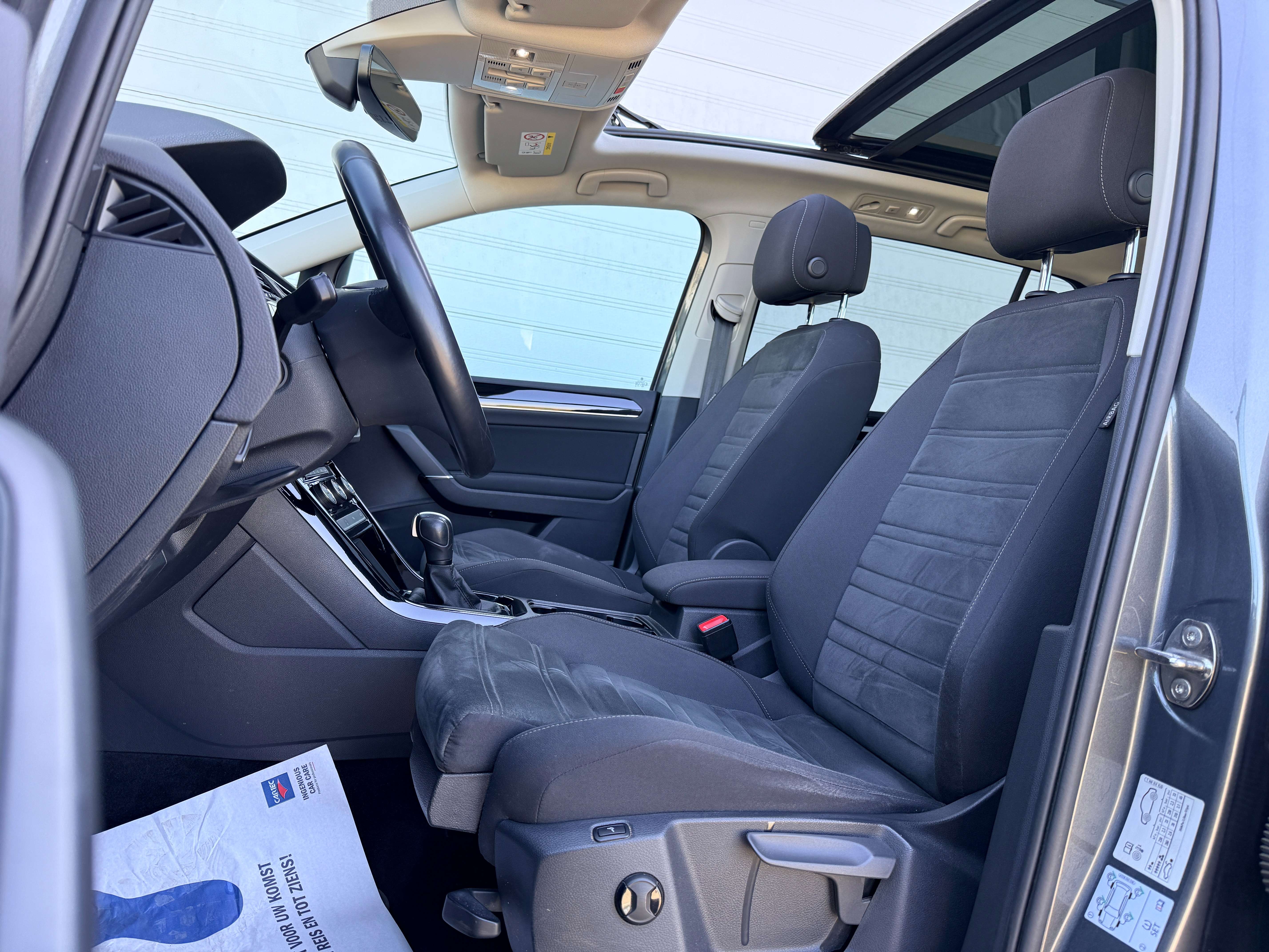 Volkswagen Touran 1.5 TSI Highline DSG 150pk *Automaat/Carplay/PDC/Panoramisch dak* Garage Planckaert