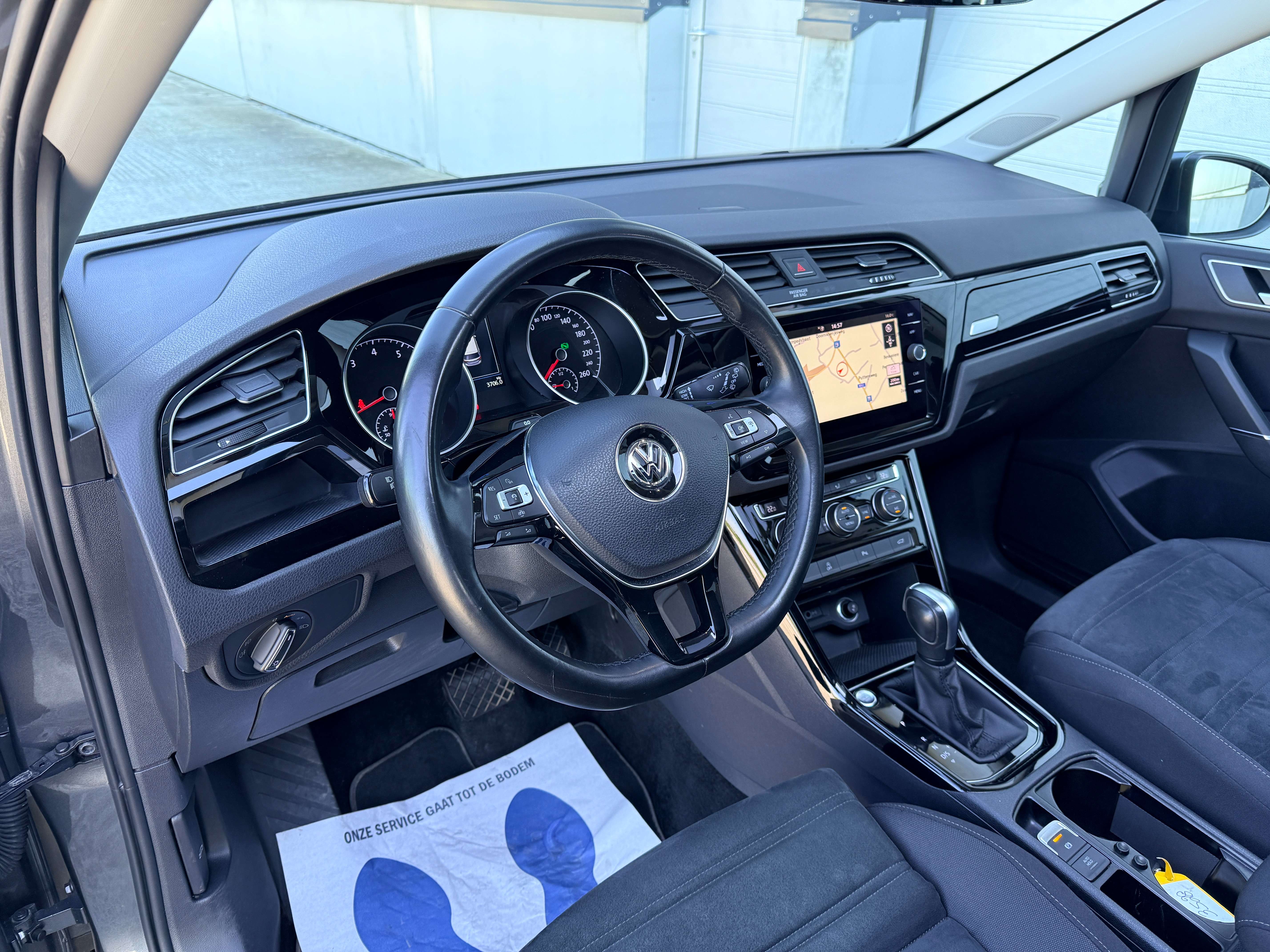Volkswagen Touran 1.5 TSI Highline DSG 150pk *Automaat/Carplay/PDC/Panoramisch dak* Garage Planckaert