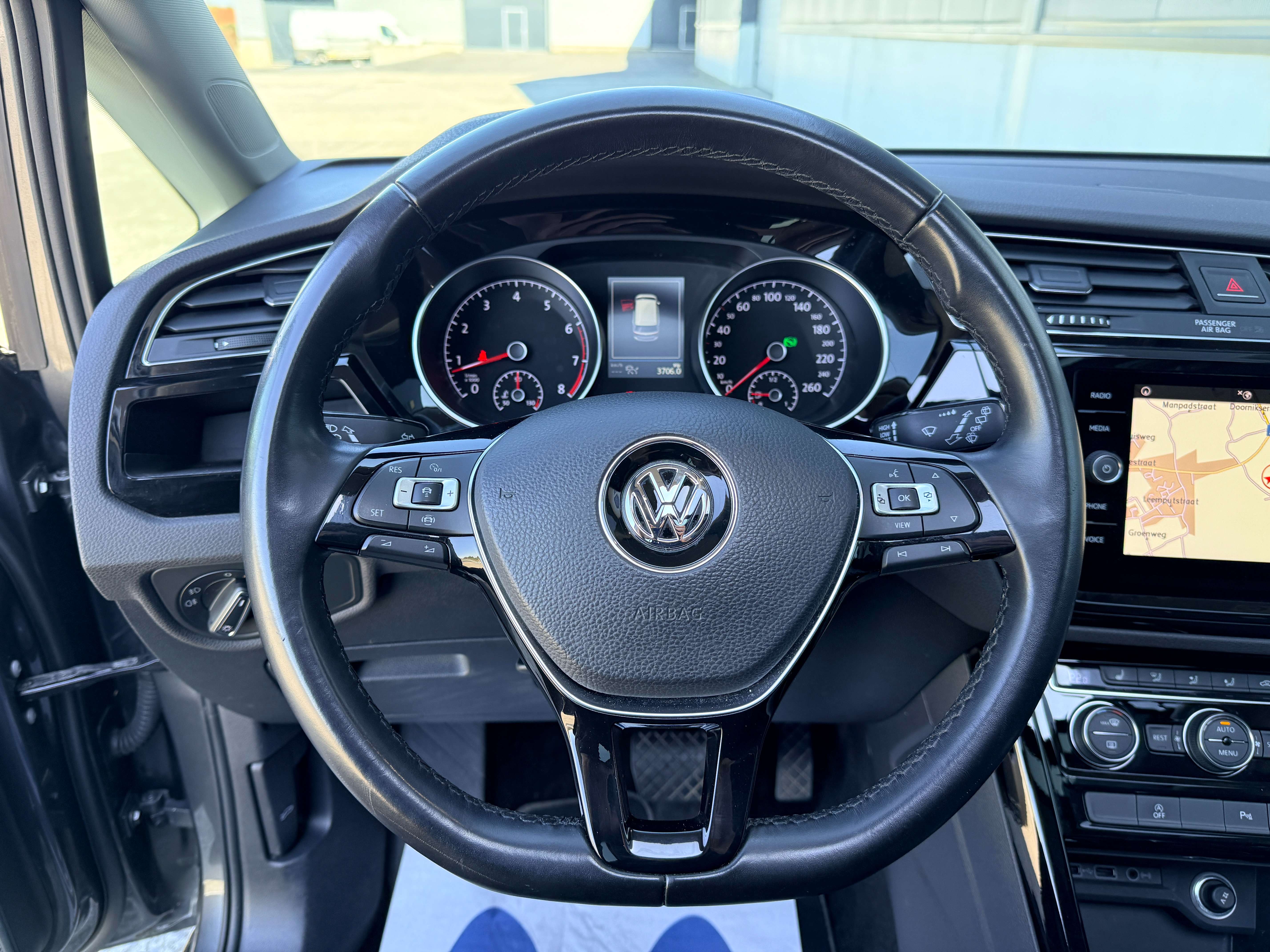Volkswagen Touran 1.5 TSI Highline DSG 150pk *Automaat/Carplay/PDC/Panoramisch dak* Garage Planckaert