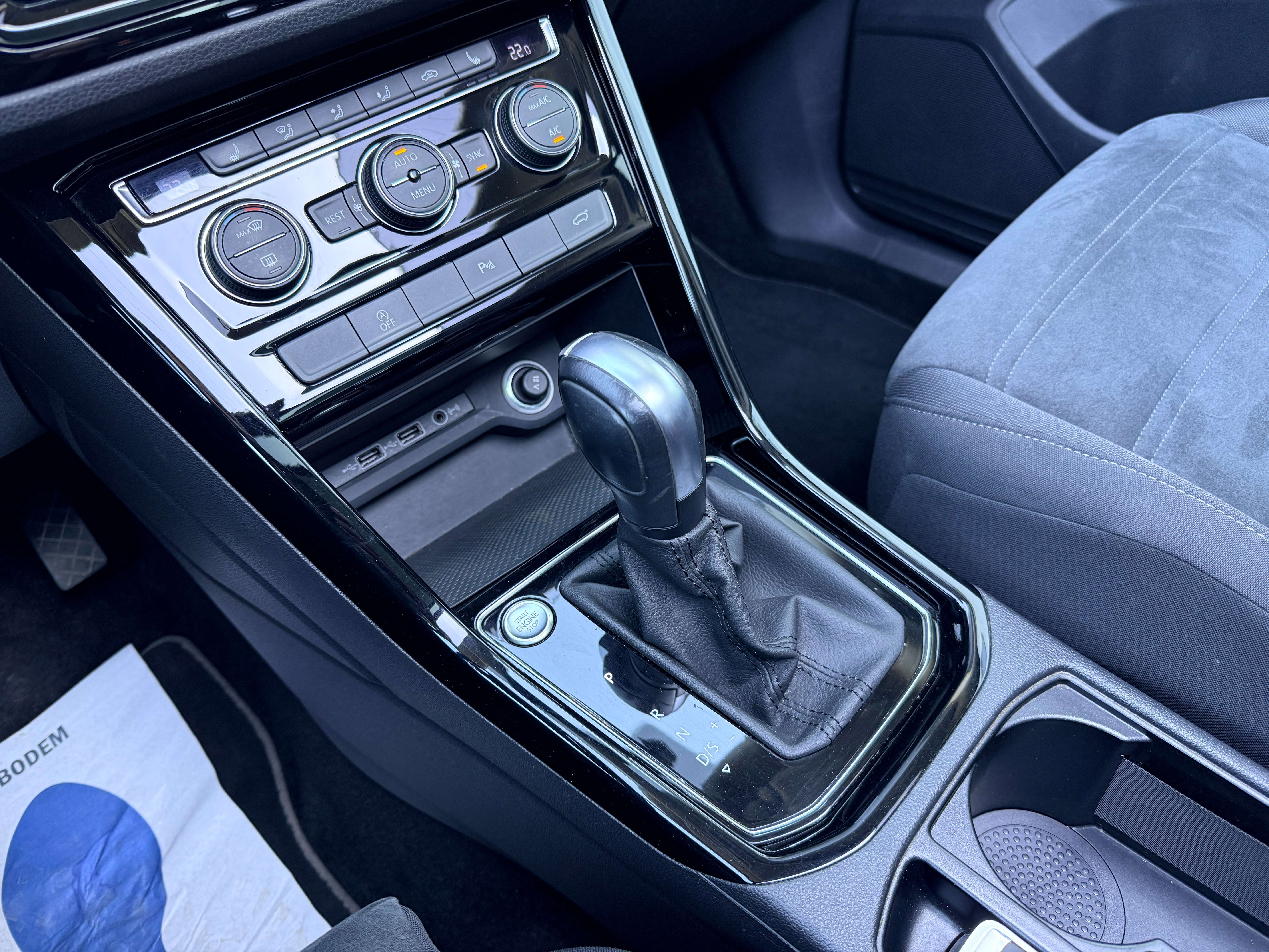 Volkswagen Touran 1.5 TSI Highline DSG 150pk *Automaat/Carplay/PDC/Panoramisch dak* Garage Planckaert