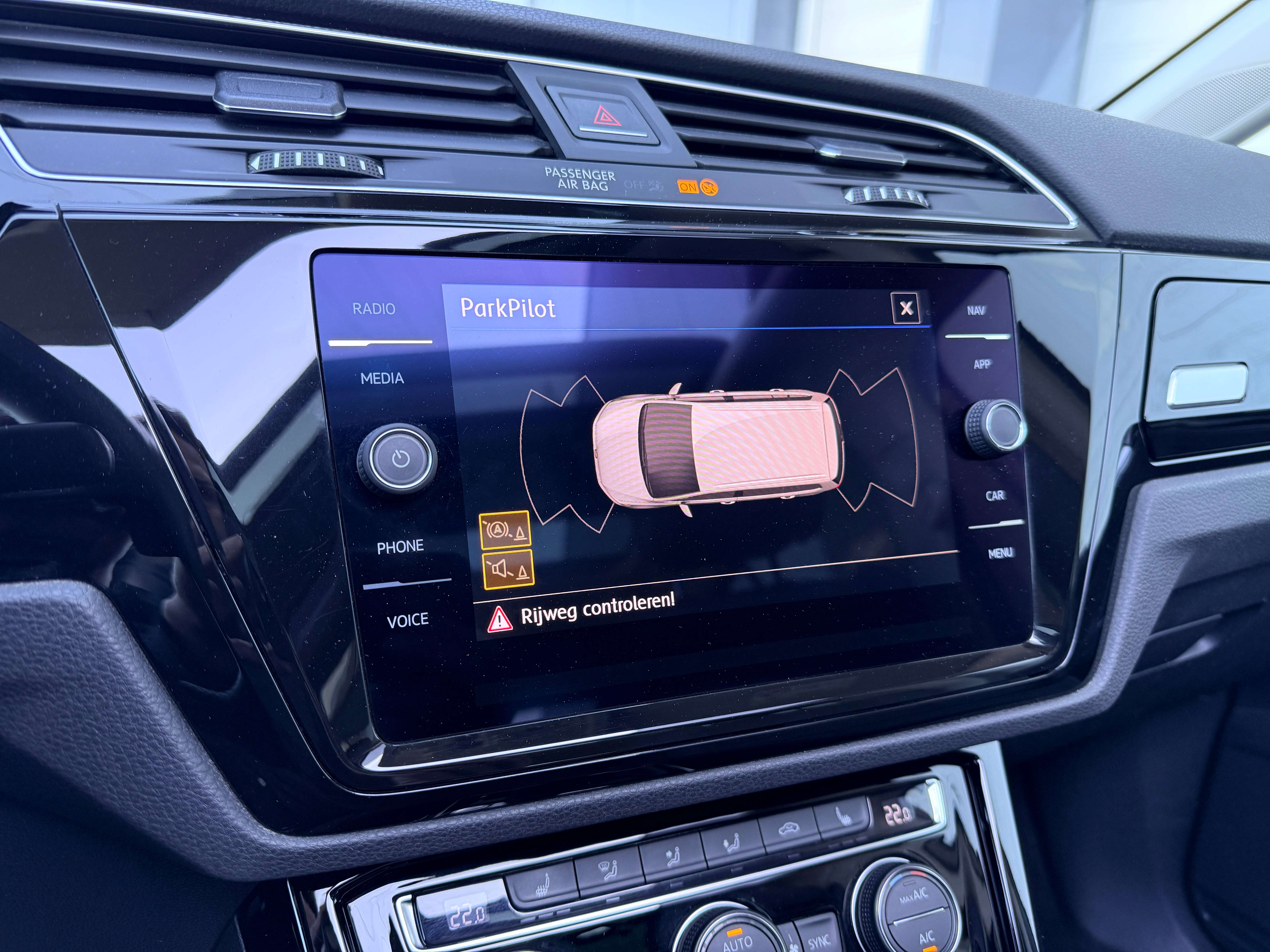 Volkswagen Touran 1.5 TSI Highline DSG 150pk *Automaat/Carplay/PDC/Panoramisch dak* Garage Planckaert