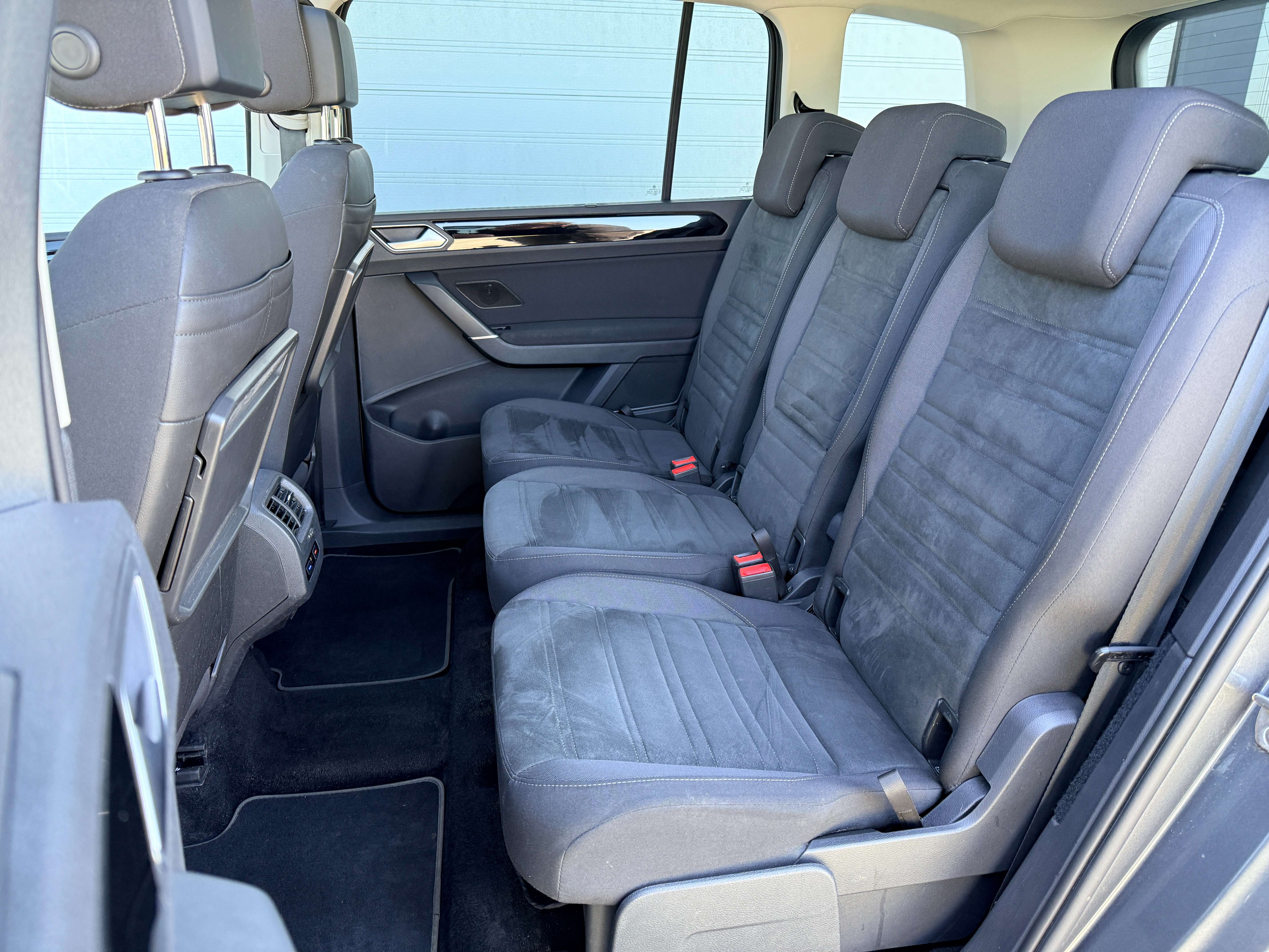 Volkswagen Touran 1.5 TSI Highline DSG 150pk *Automaat/Carplay/PDC/Panoramisch dak* Garage Planckaert