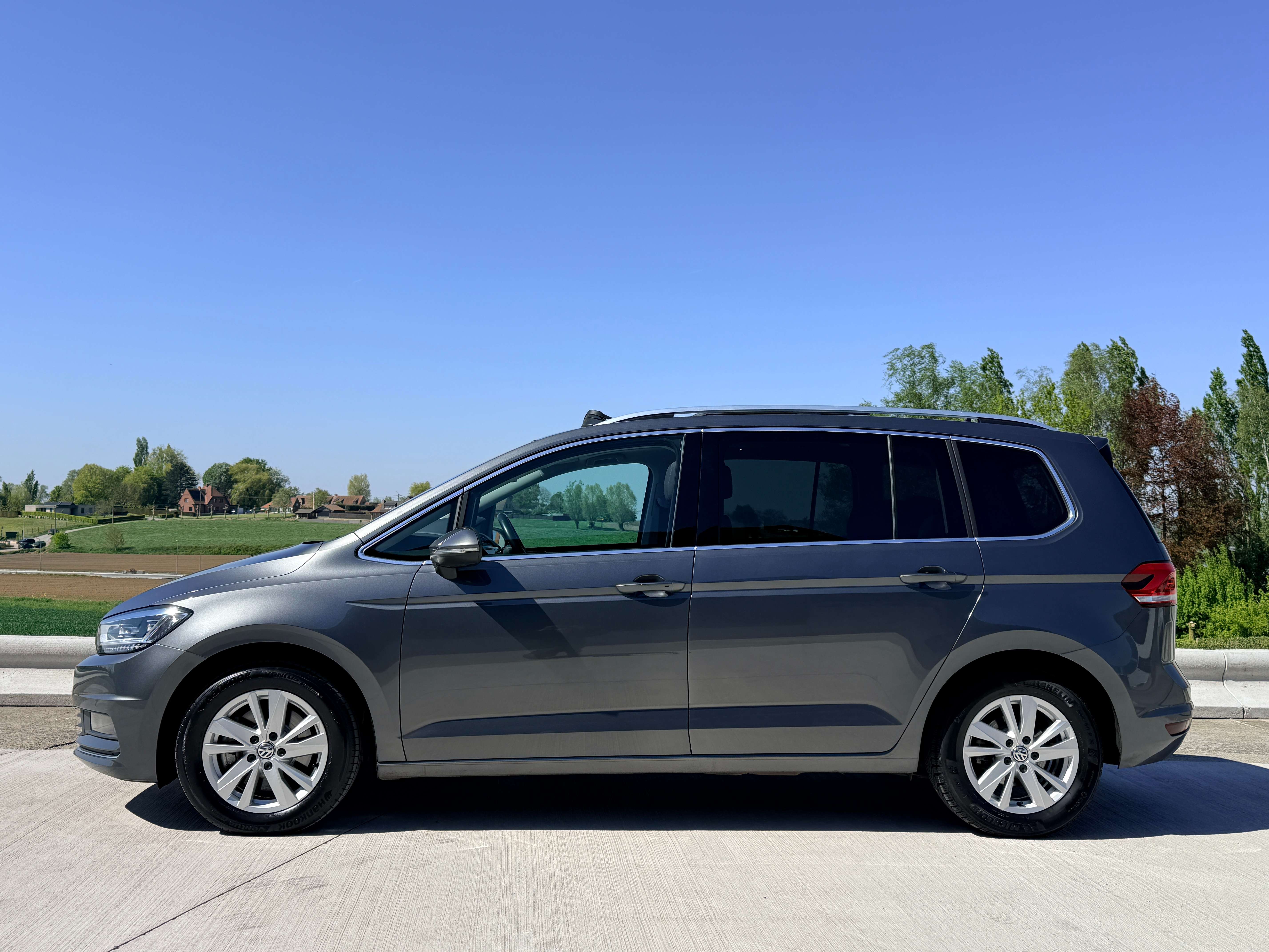 Volkswagen Touran 1.5 TSI Highline DSG 150pk *Automaat/Carplay/PDC/Panoramisch dak* Garage Planckaert