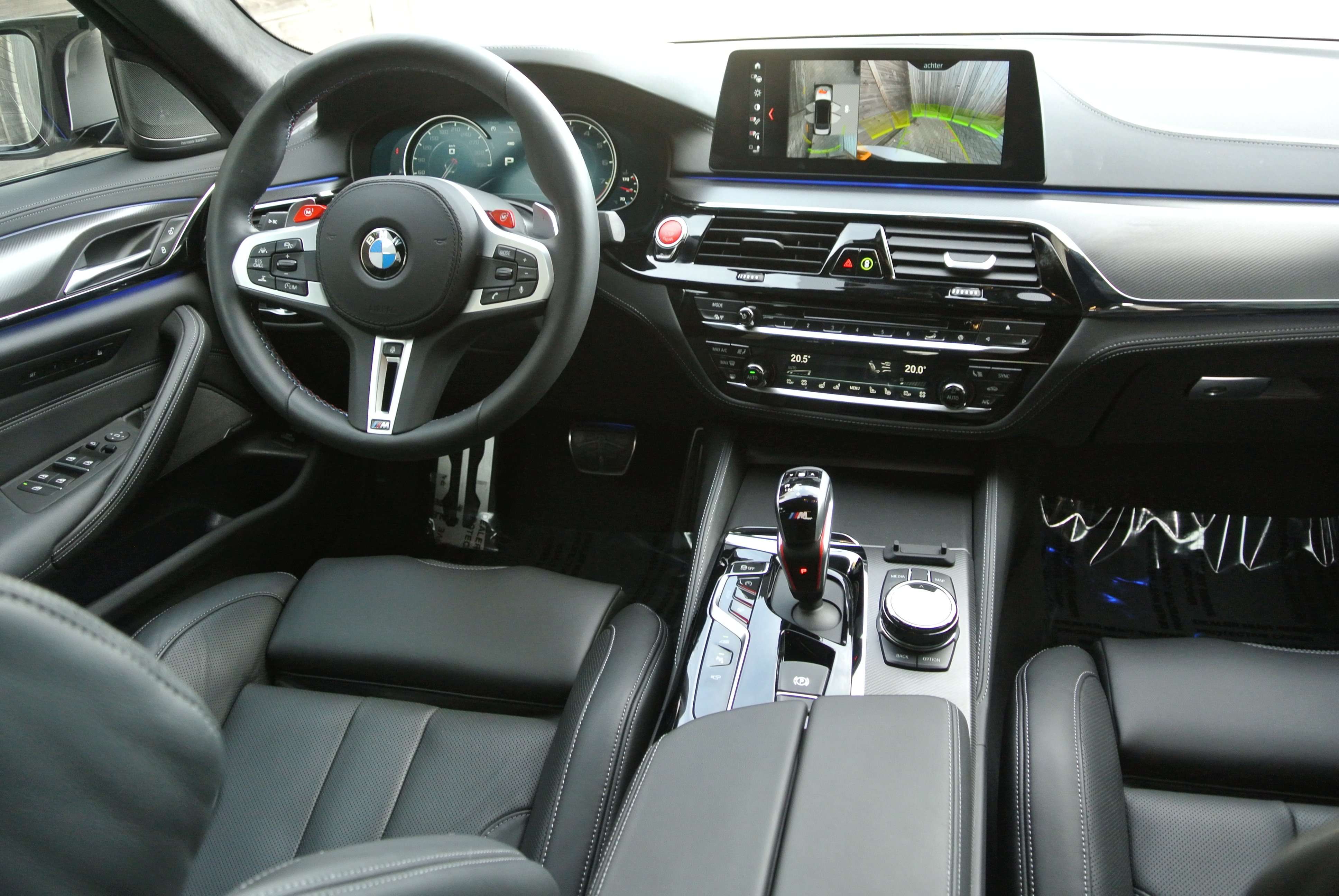 BMW M5 4.4 V8 /only 12.800/ceramic brakes/carbonroof/full EuroCars bv