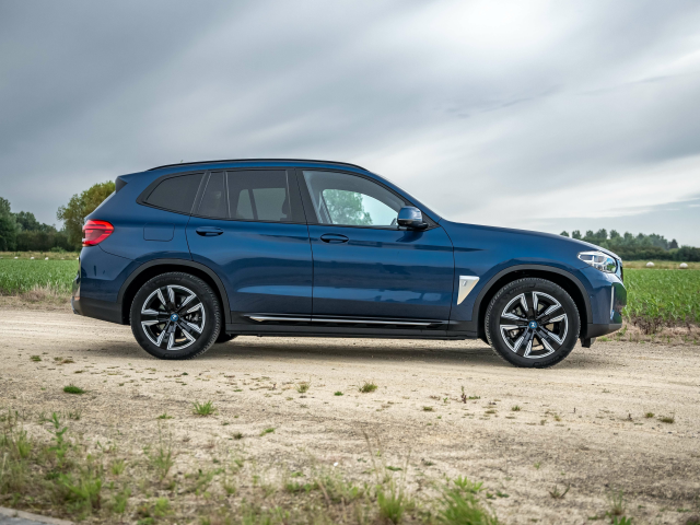 Autohandel Quintens - BMW iX3