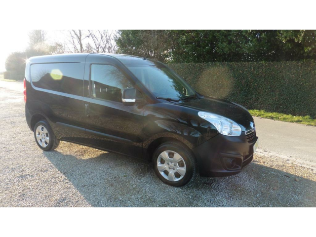 Autobedrijf Vynckier - Opel COMBO