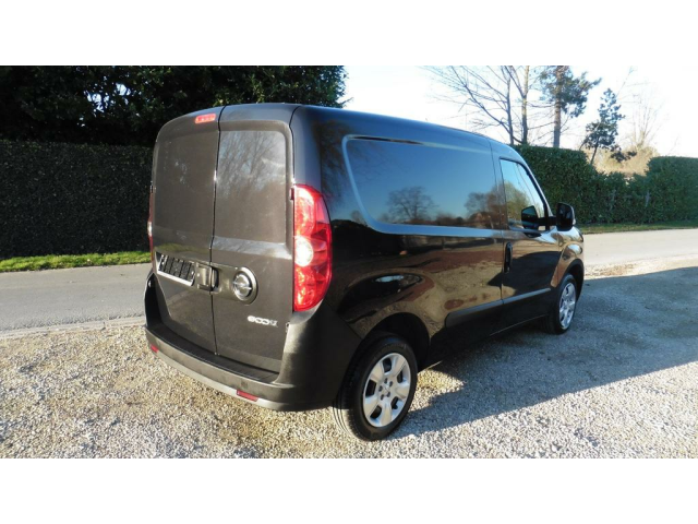 Autobedrijf Vynckier - Opel COMBO