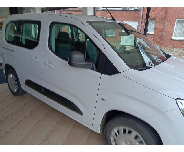 Opel Combo Life Edition 1.2 110 pk 2 schuifdeuren 432 km demo Garage Van Wassenhove