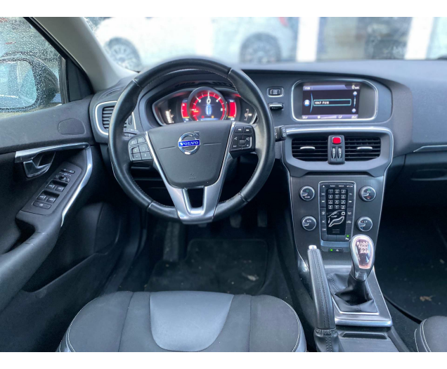Volvo V40 D2 Kinetic Raf Cars