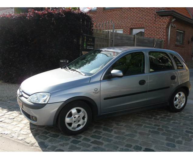 Opel Corsa !!!!! 109.000 km !!!! AIRCO !!! Autohandel Eddy Vanderhaeghen