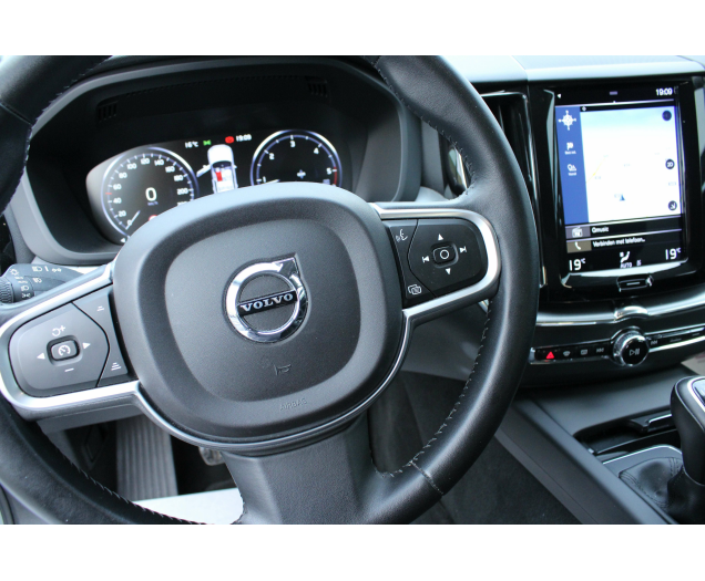 Volvo XC60 2.0 D3 NEW MODEL FULL LED GPS CRUISE PDC TREKHAAK Christian Cars