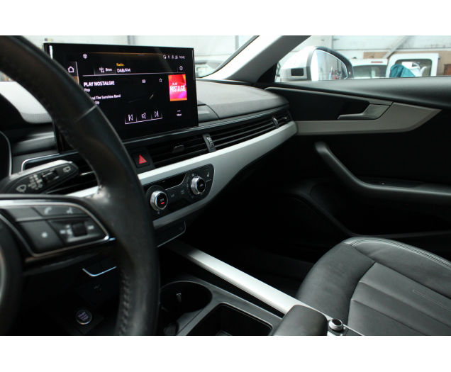 Audi A4 30 TDI  ADAPTIVE CRUISE CAMERA COCKPIT  DODEHOEK Christian Cars