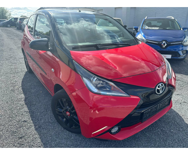 Toyota Aygo x-play touch camera navi 12M waarborg Autohandel Moreno