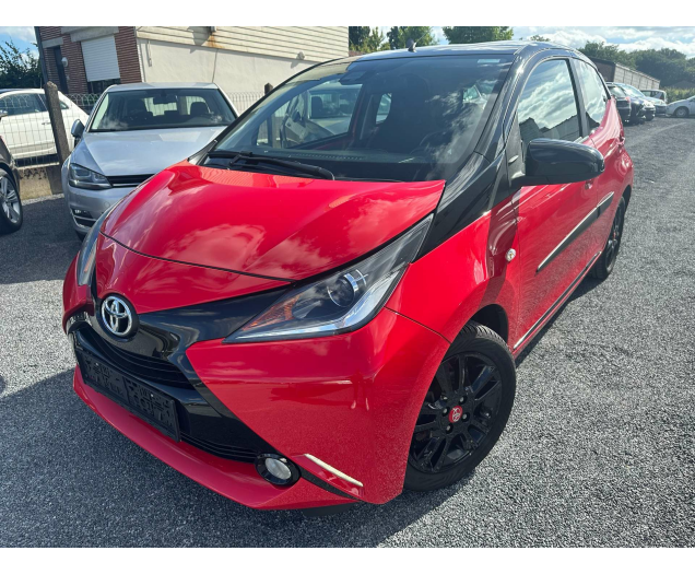 Toyota Aygo x-play touch camera navi 12M waarborg Autohandel Moreno