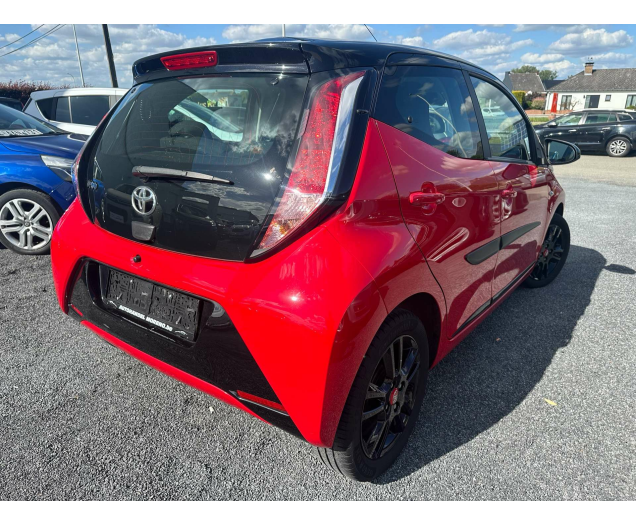 Toyota Aygo x-play touch camera navi 12M waarborg Autohandel Moreno