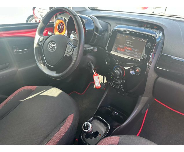 Toyota Aygo x-play touch camera navi 12M waarborg Autohandel Moreno