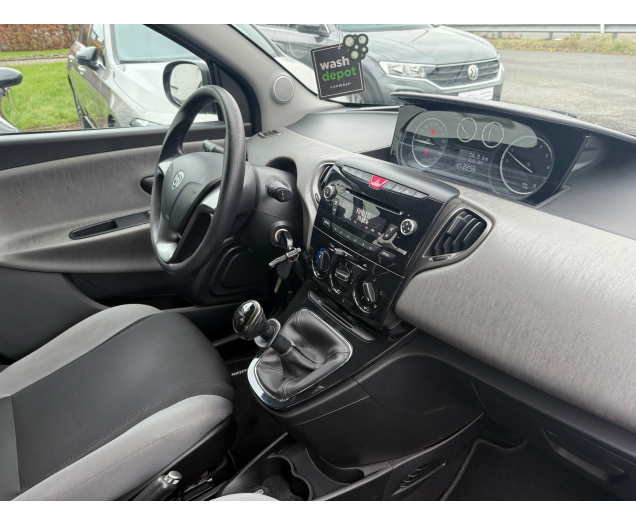 Lancia Ypsilon Y 0.9 TwinAir 12 maanden waarborg Autohandel Moreno