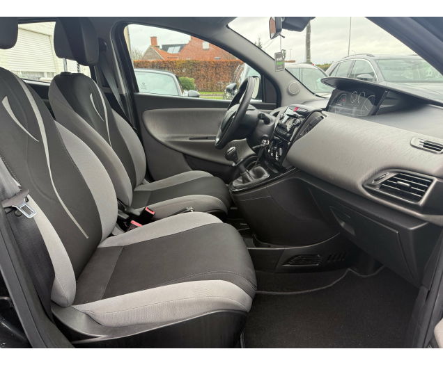 Lancia Ypsilon Y 0.9 TwinAir 12 maanden waarborg Autohandel Moreno